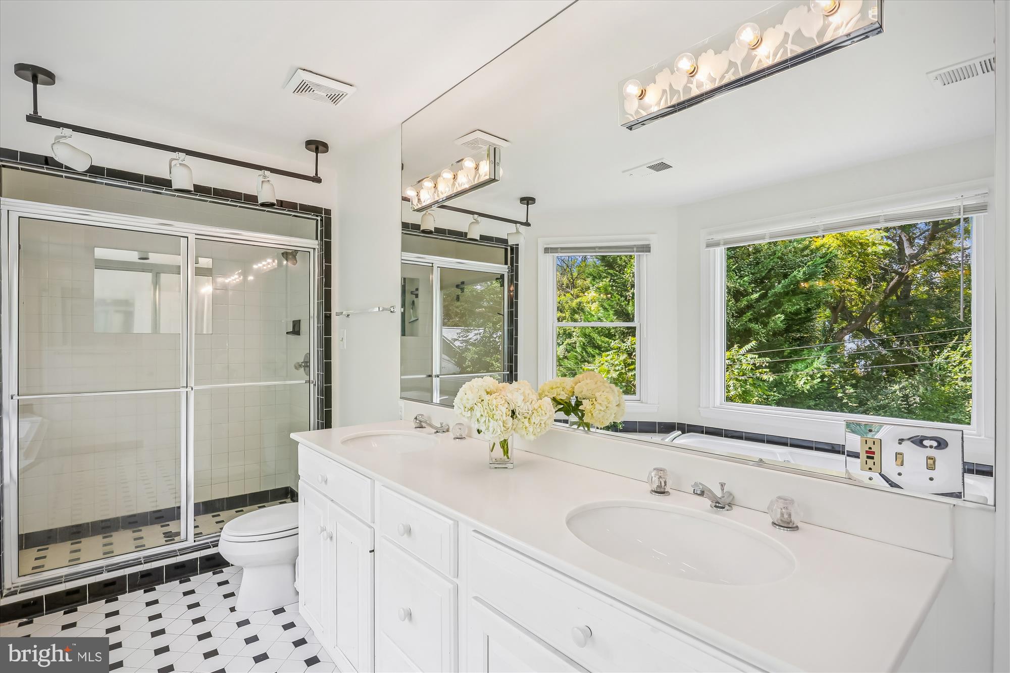 MARY KNOLLS - Residential