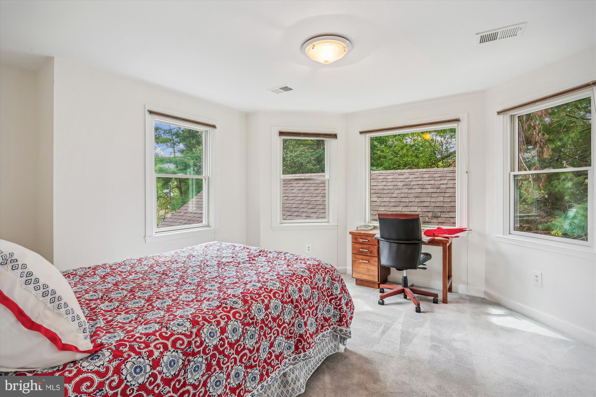 MARY KNOLLS - Residential