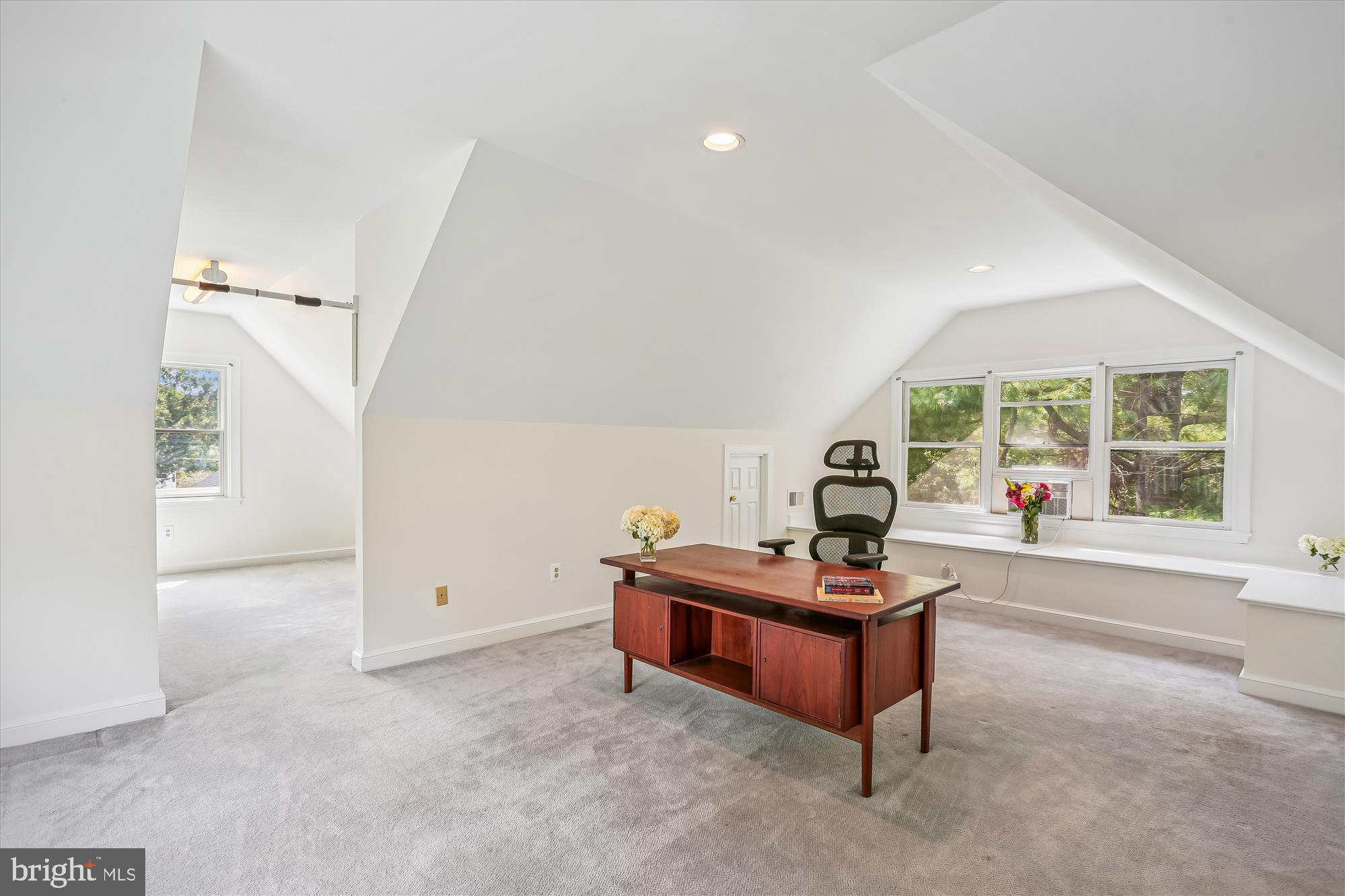 MARY KNOLLS - Residential