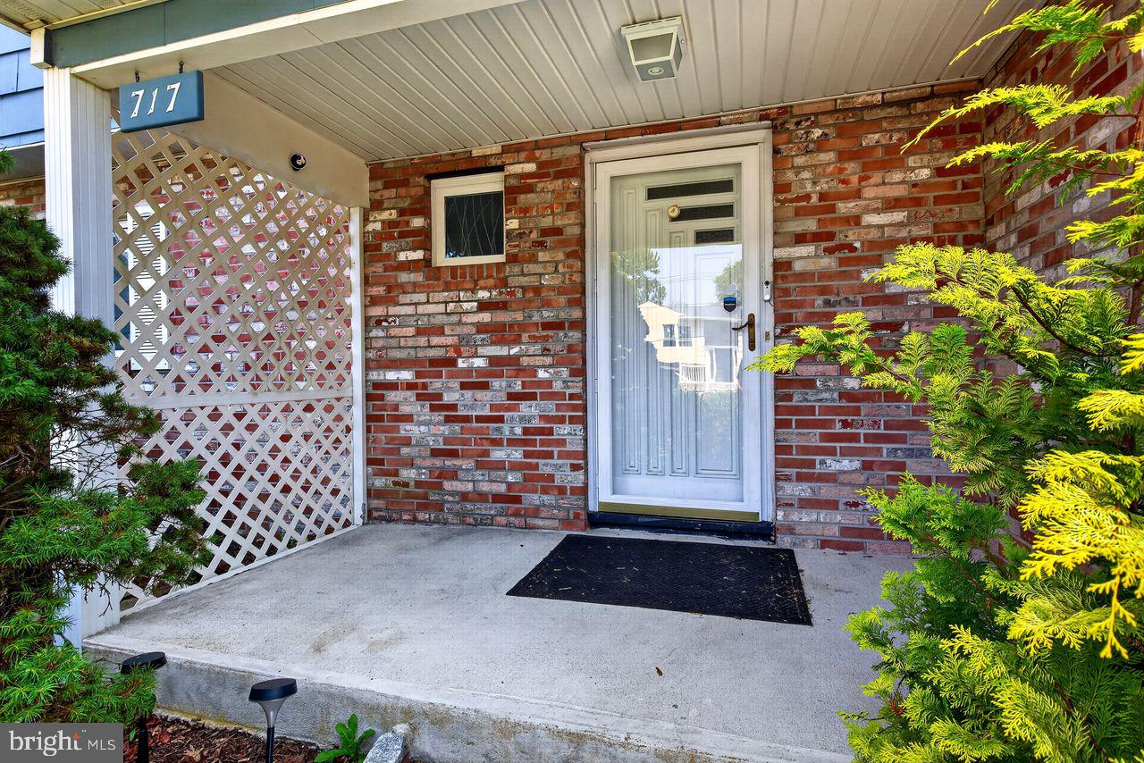717 DORIS TERRACE