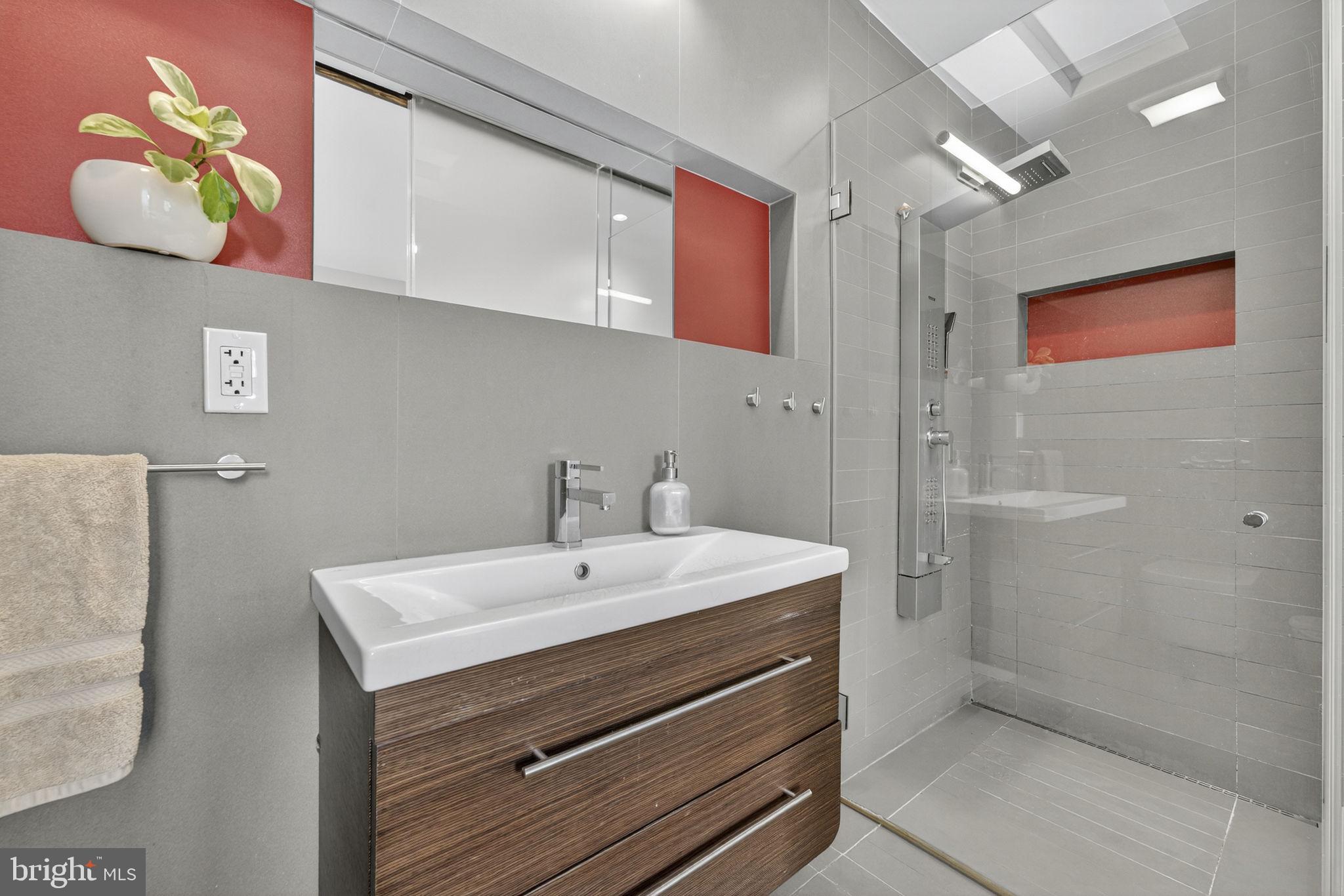 CAPITOL HILL - Residential