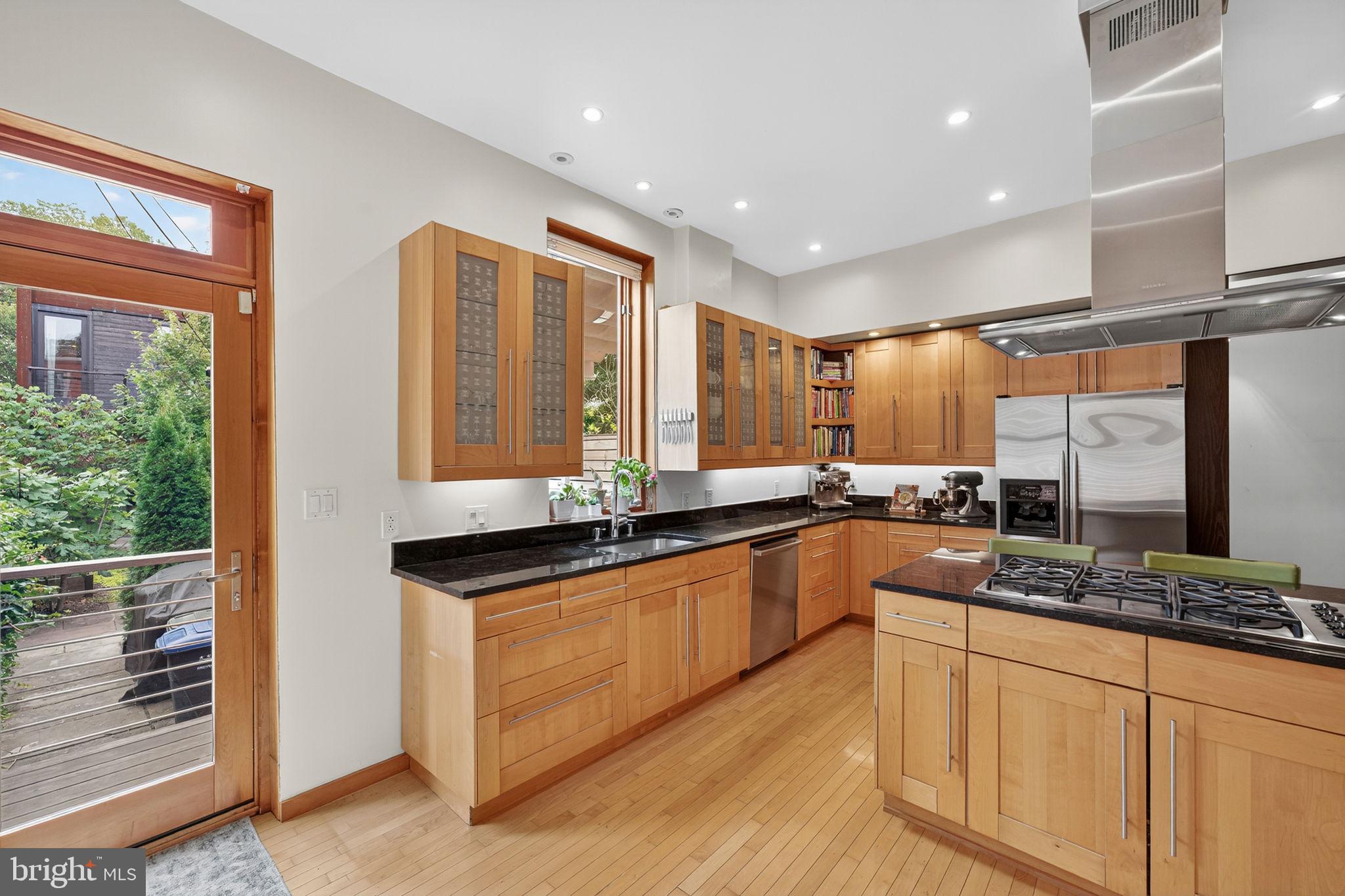 CAPITOL HILL - Residential