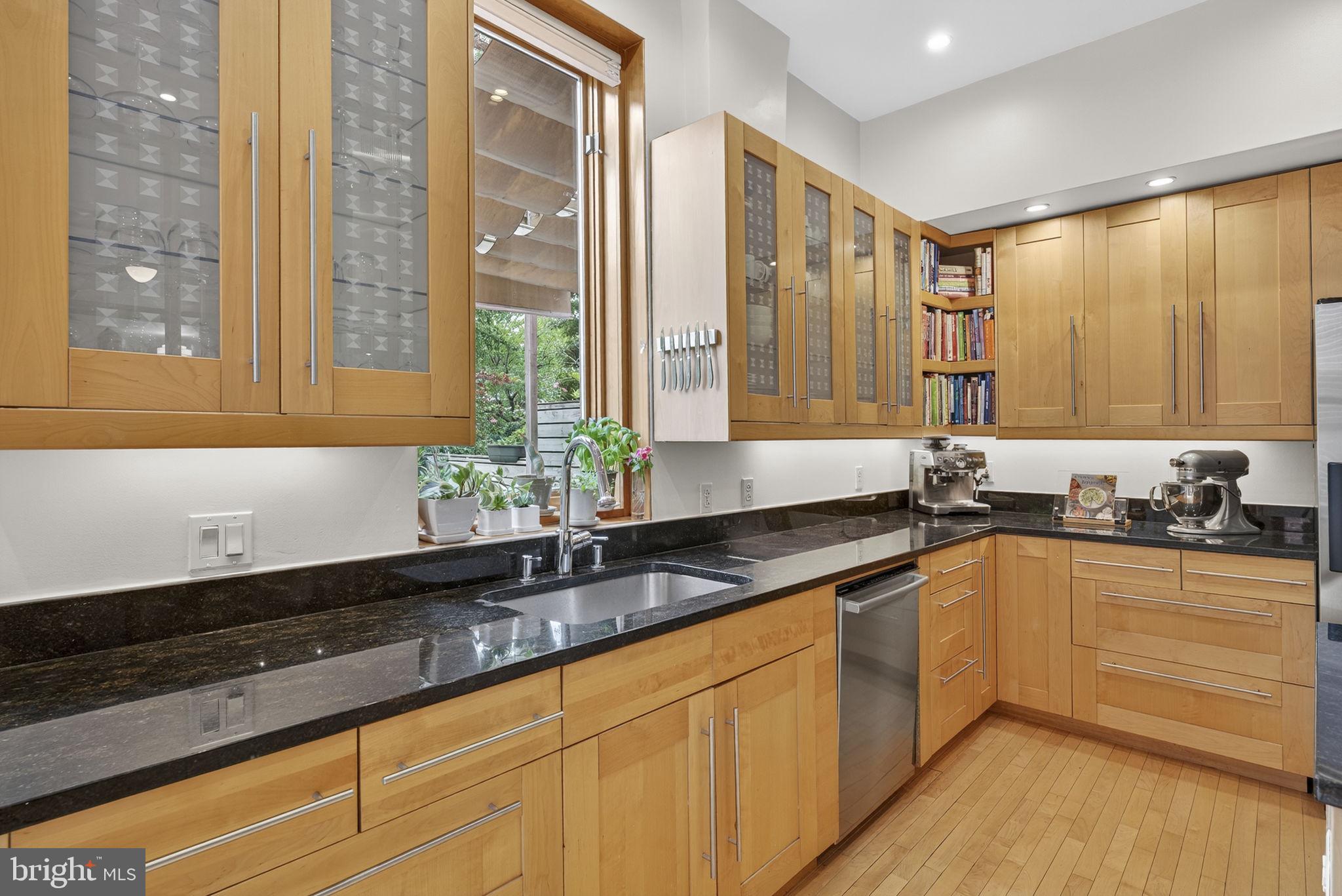 CAPITOL HILL - Residential