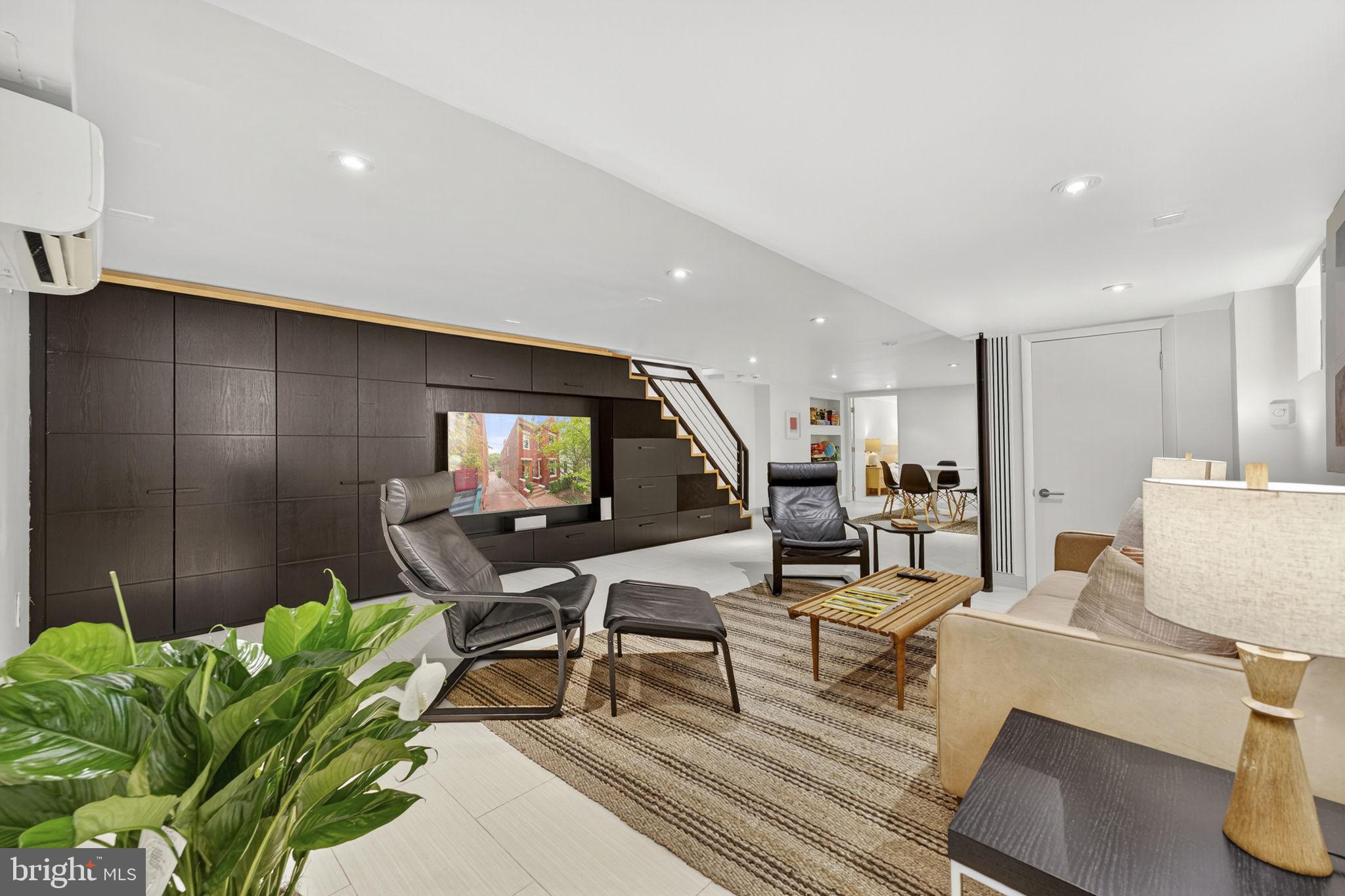 CAPITOL HILL - Residential