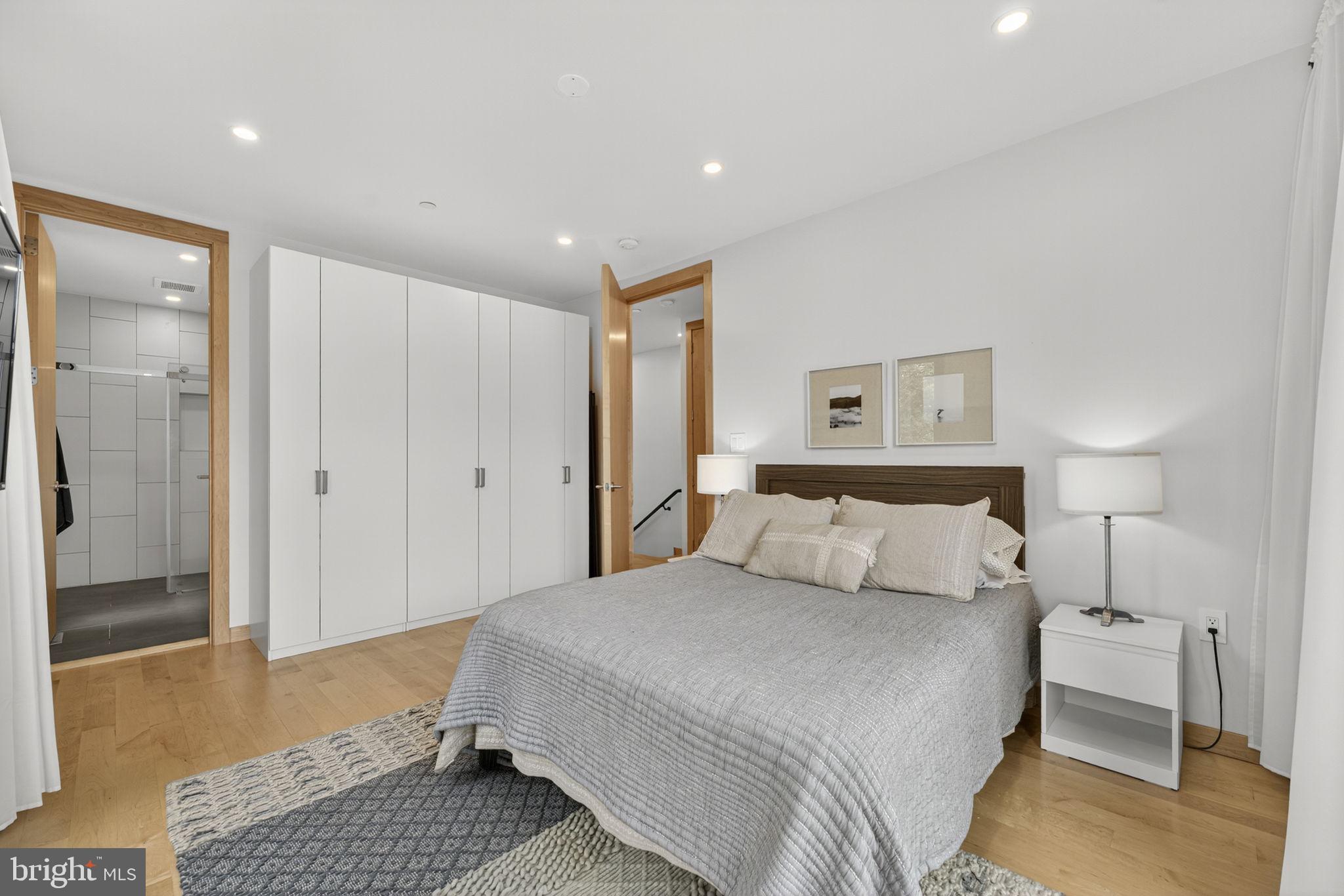 CAPITOL HILL - Residential