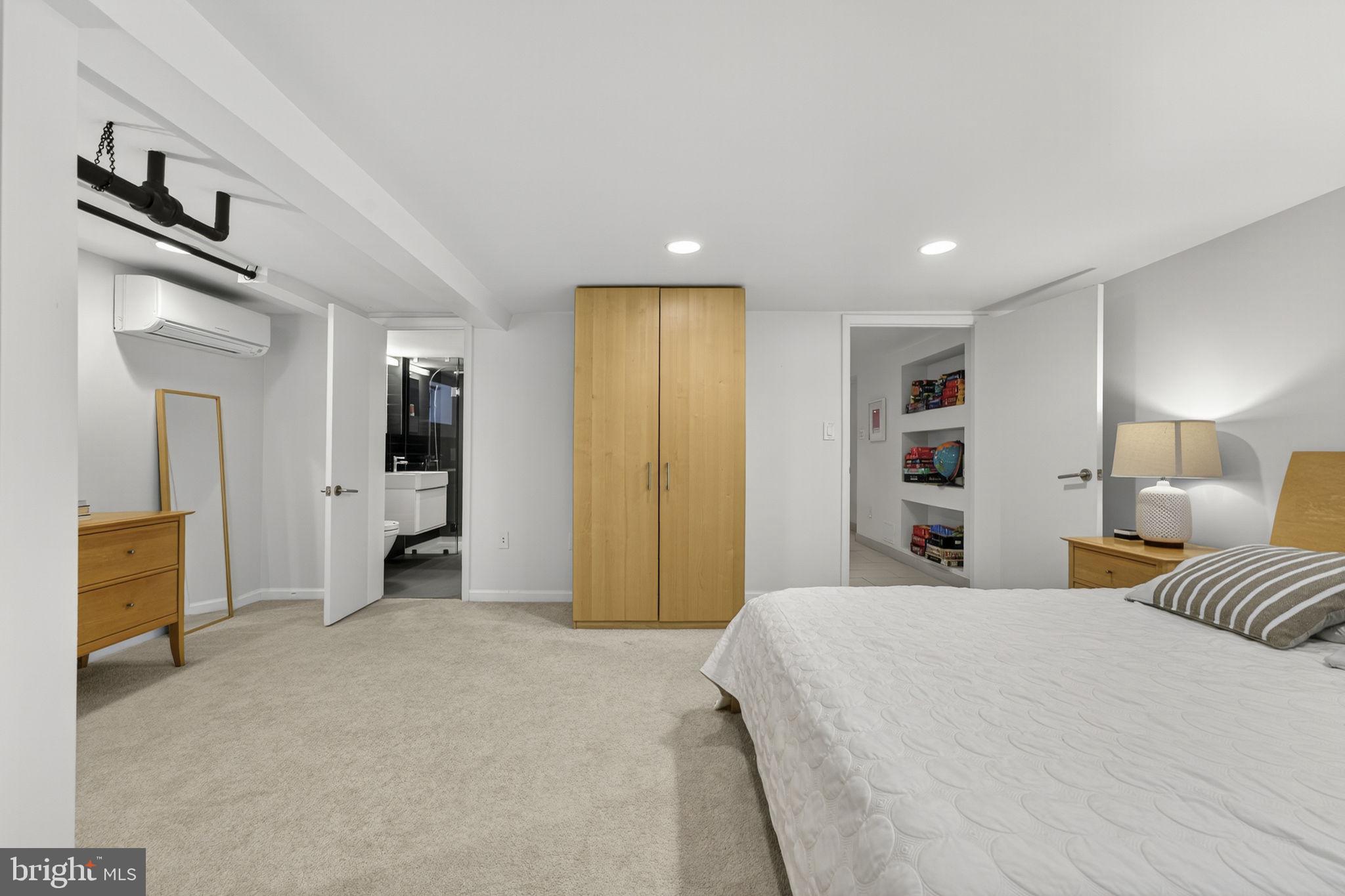 CAPITOL HILL - Residential
