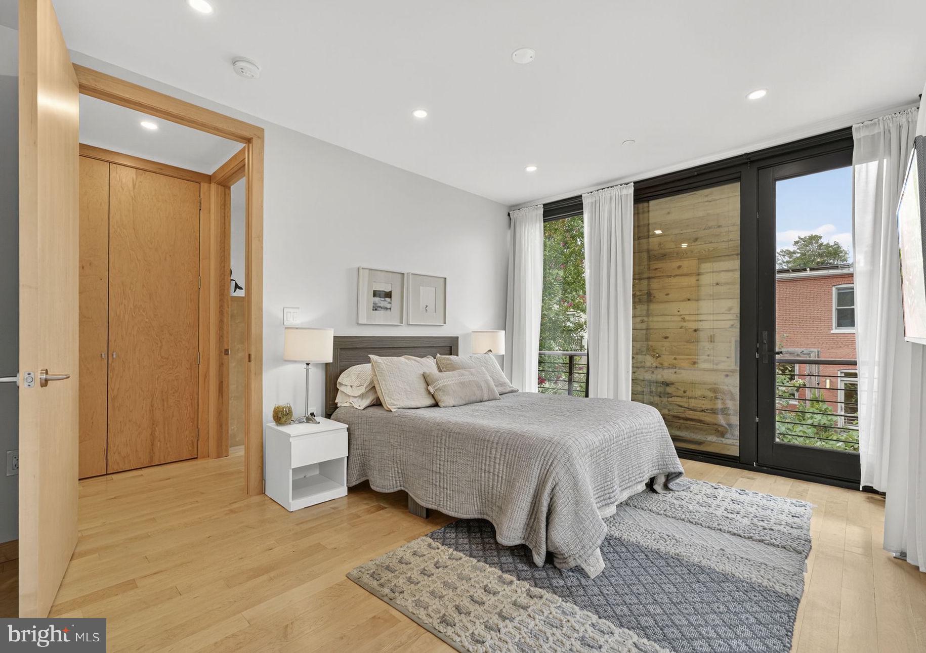 CAPITOL HILL - Residential