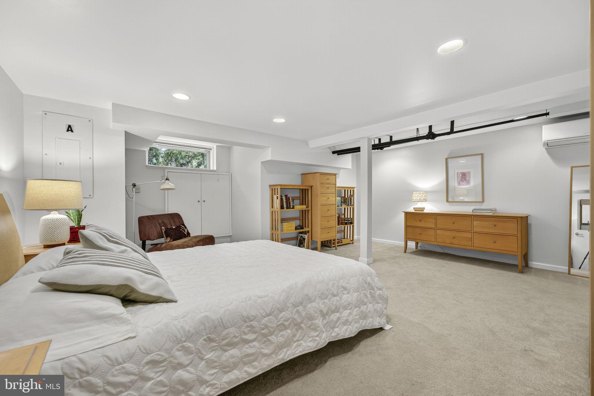 CAPITOL HILL - Residential