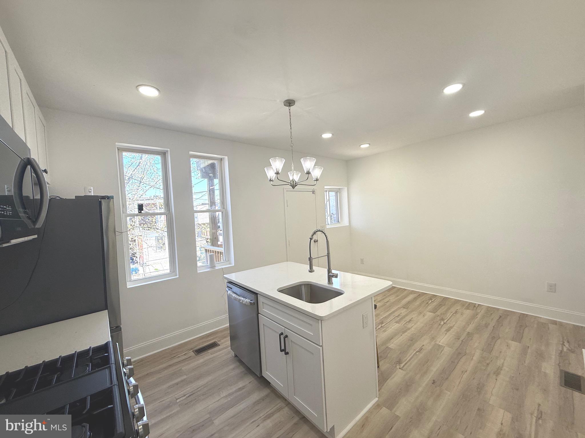 1601 N LONGWOOD STREET