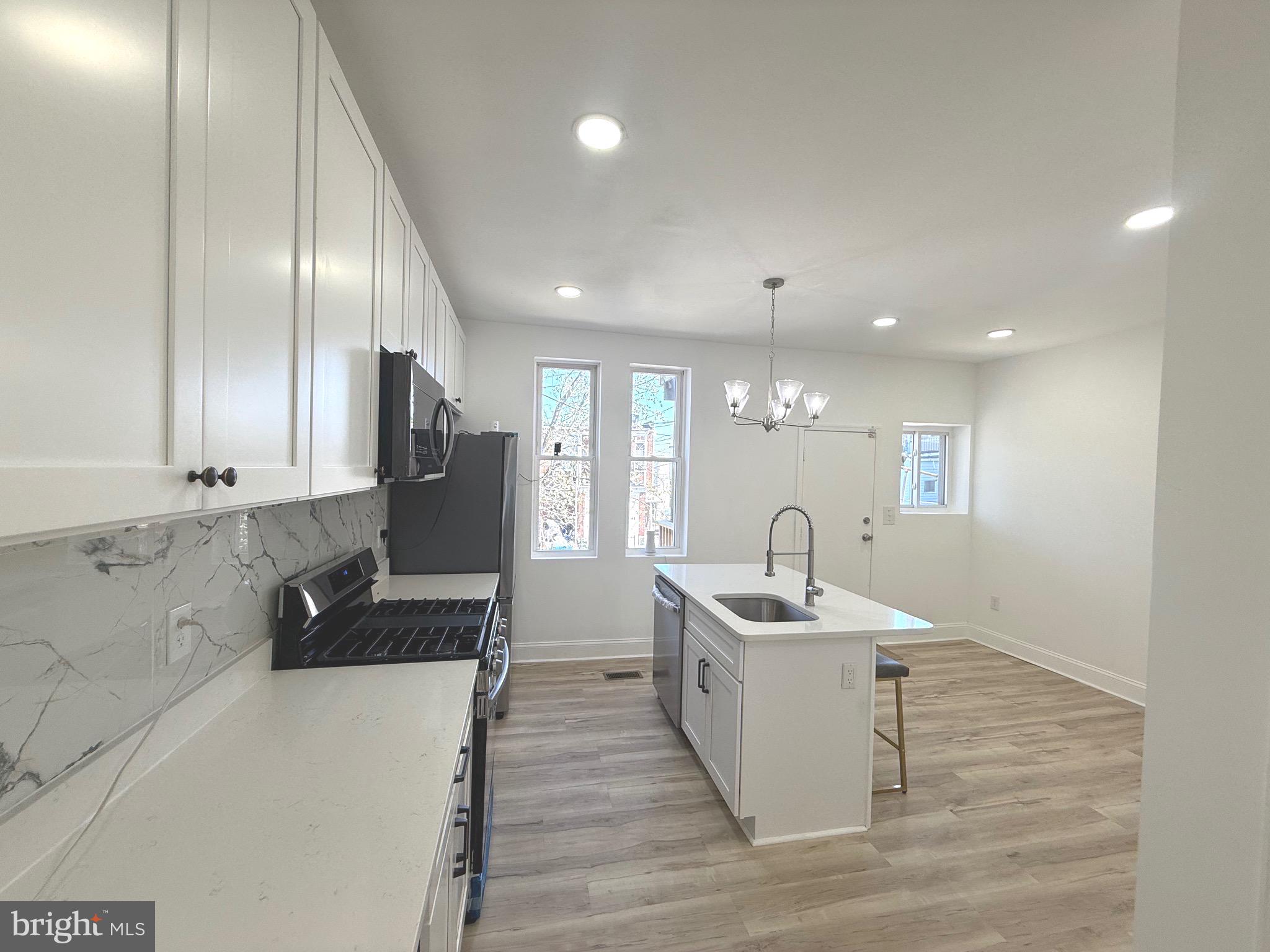 1601 N LONGWOOD STREET