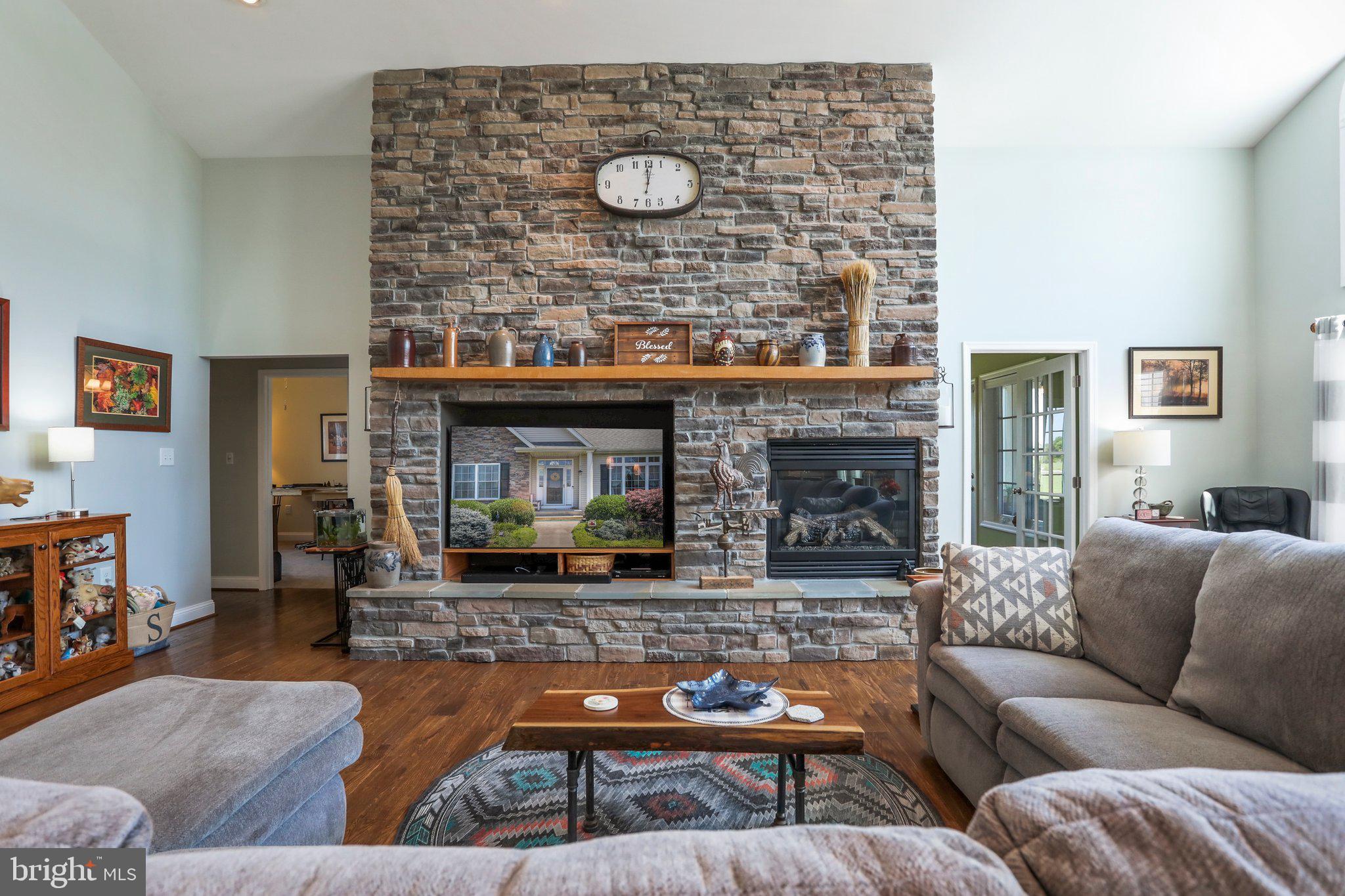 MOUNTAIN VISTA FARMS - Residential