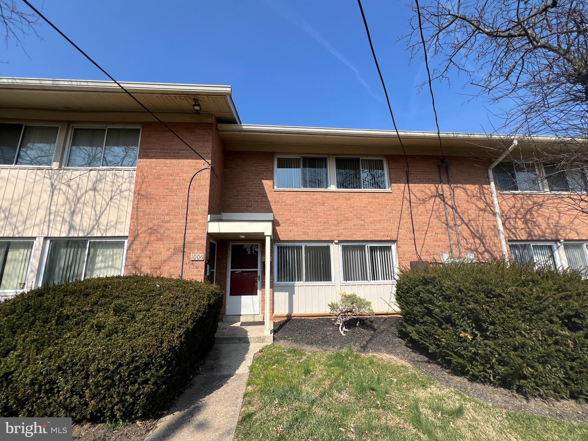 NORTHSIDE TOWNHOUSE APARTMENTS - Residential Lease