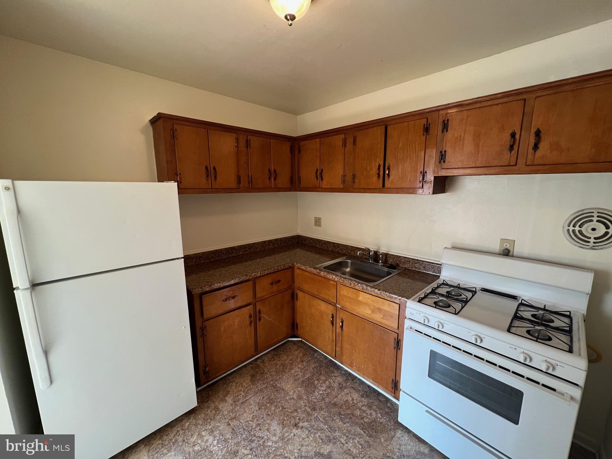 NORTHSIDE TOWNHOUSE APARTMENTS - Residential Lease