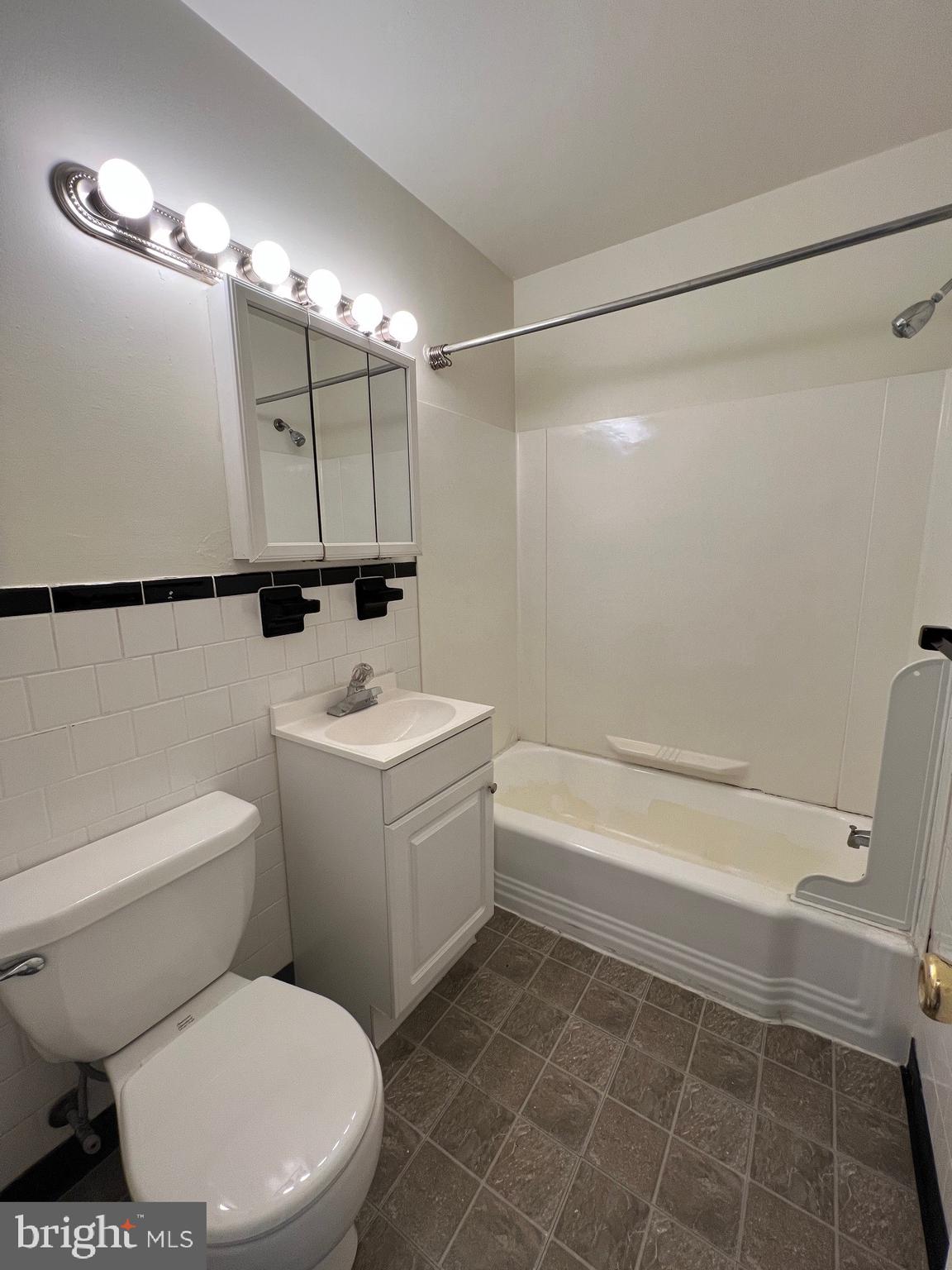 NORTHSIDE TOWNHOUSE APARTMENTS - Residential Lease