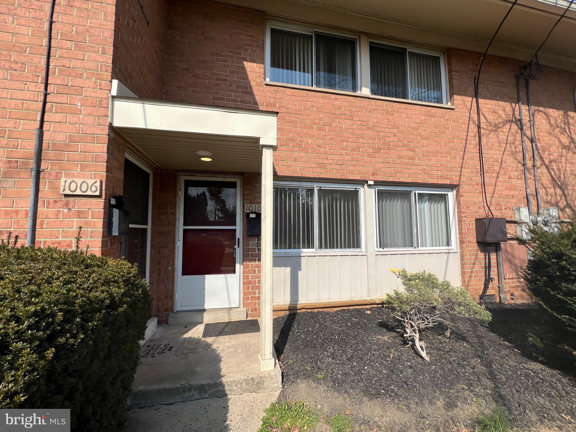 NORTHSIDE TOWNHOUSE APARTMENTS - Residential Lease