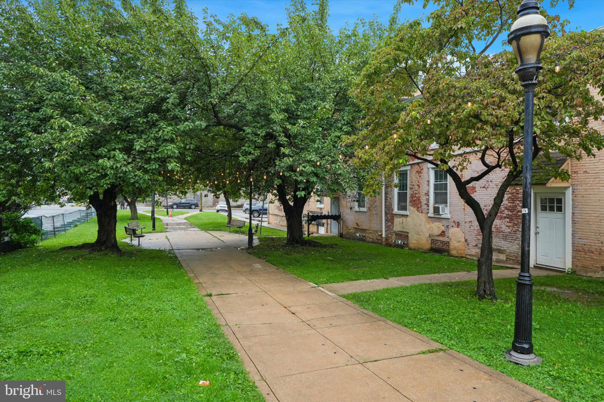 208 E LINCOLN HIGHWAY 2