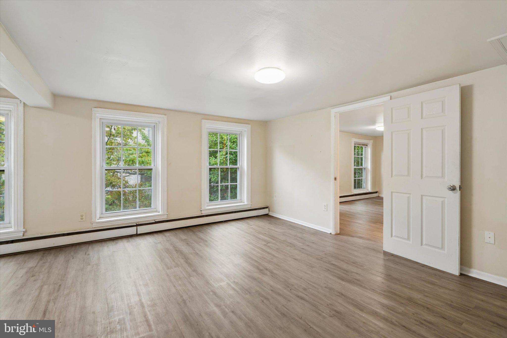 208 E LINCOLN HIGHWAY 2