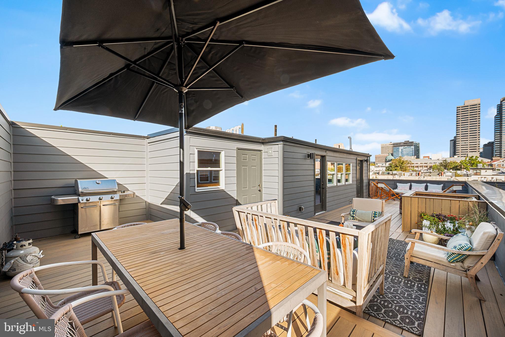 LOGAN SQUARE - Residential