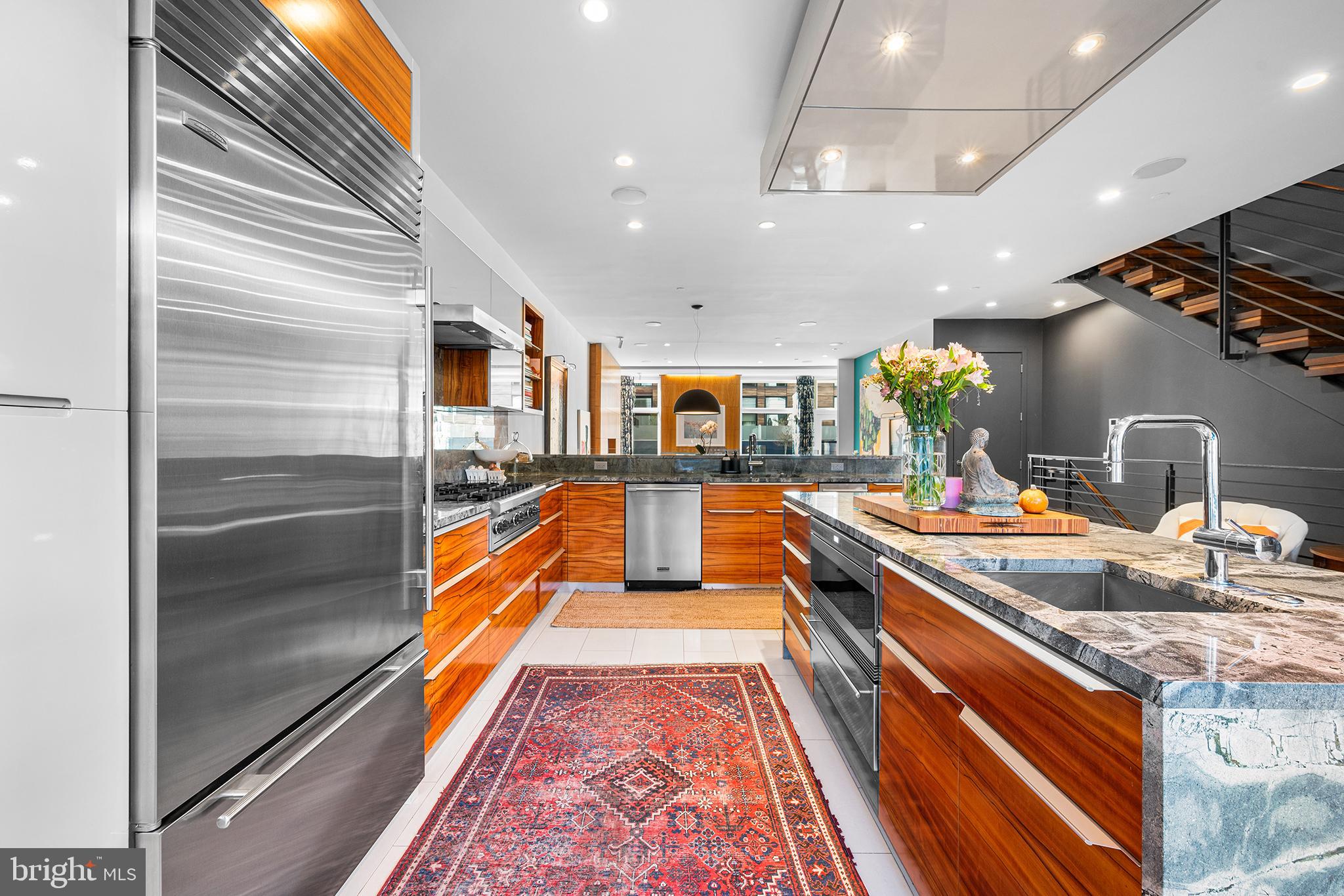 LOGAN SQUARE - Residential