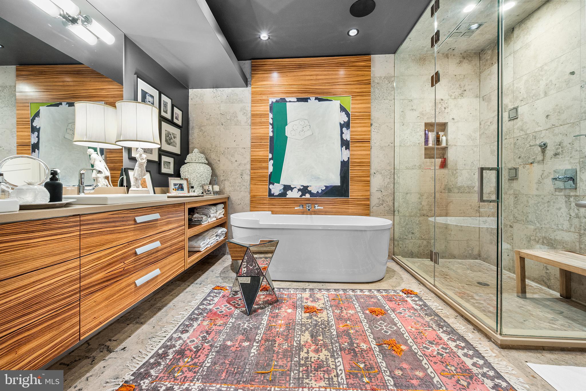 LOGAN SQUARE - Residential