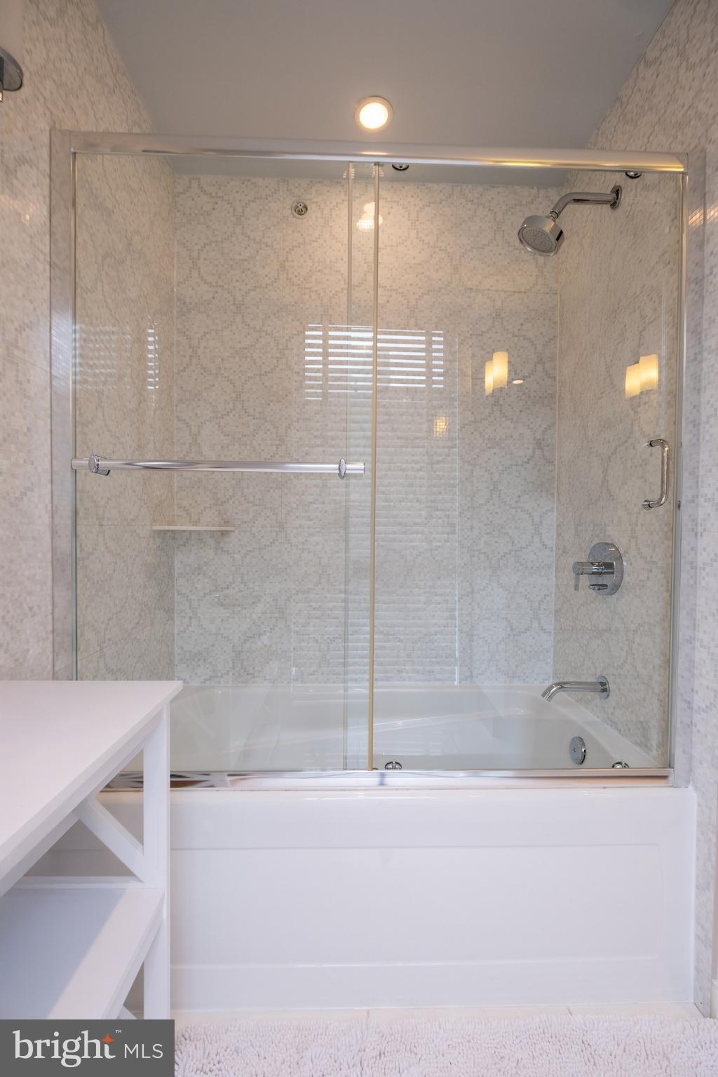 LOGAN SQUARE - Residential