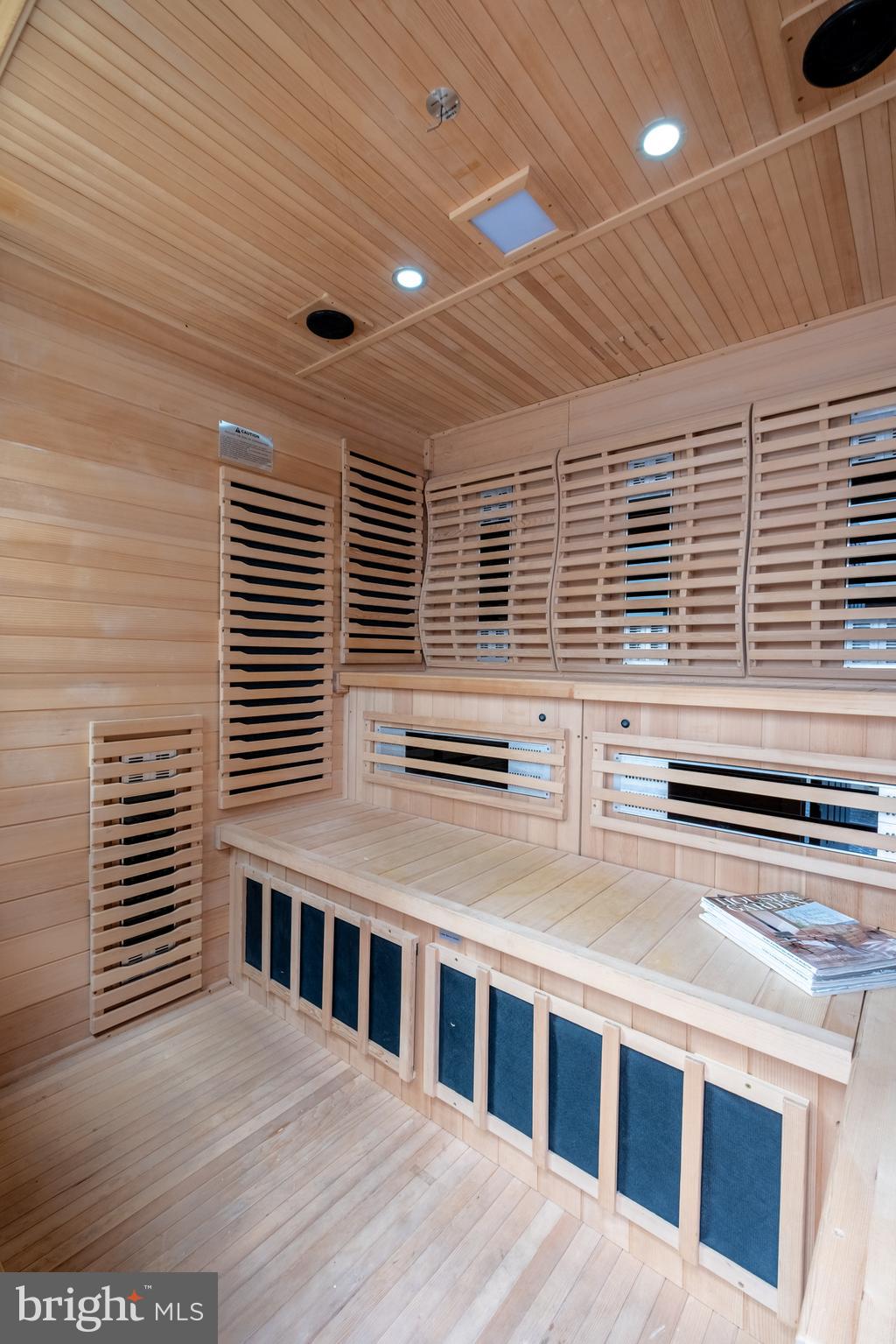 LOGAN SQUARE - Residential