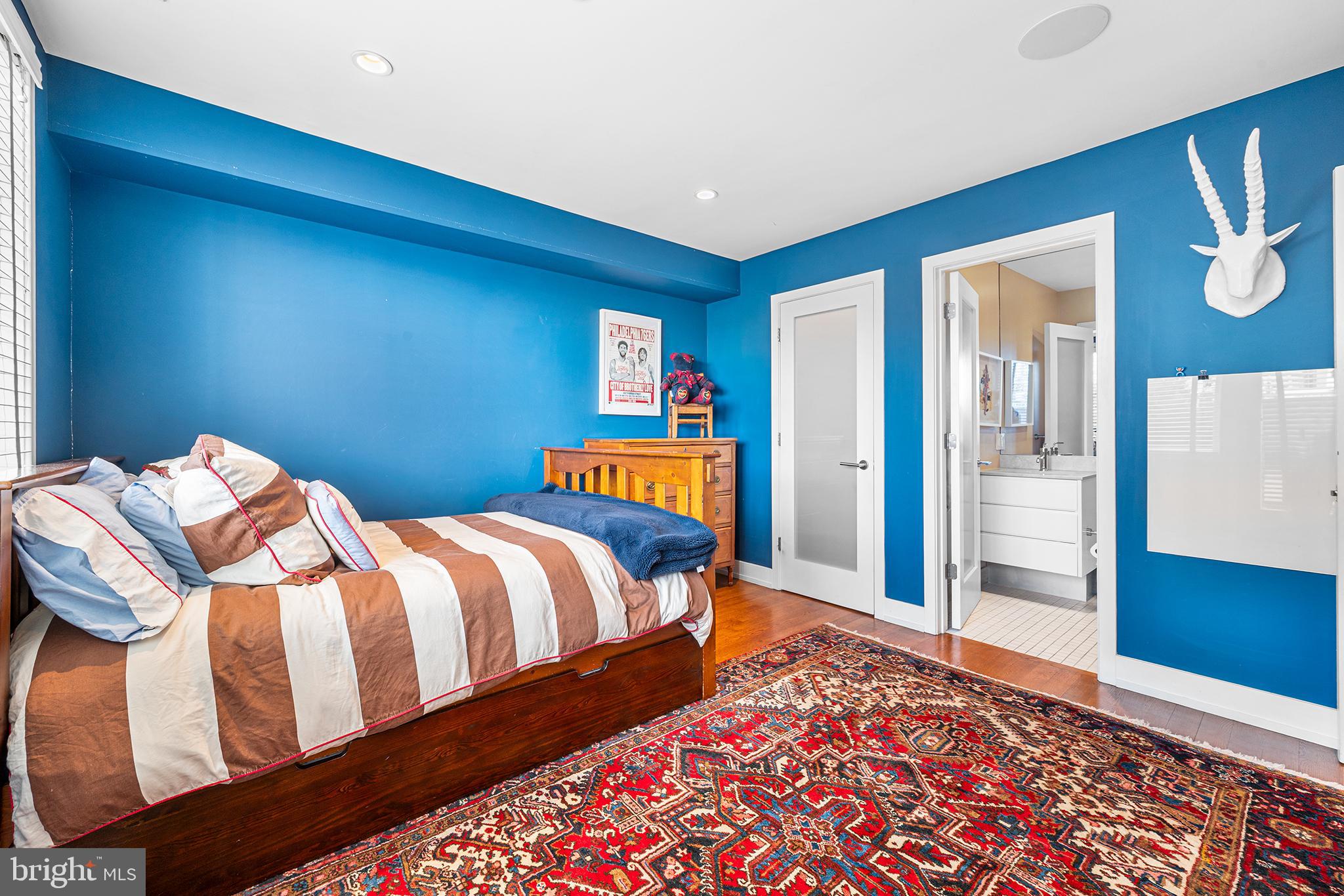 LOGAN SQUARE - Residential