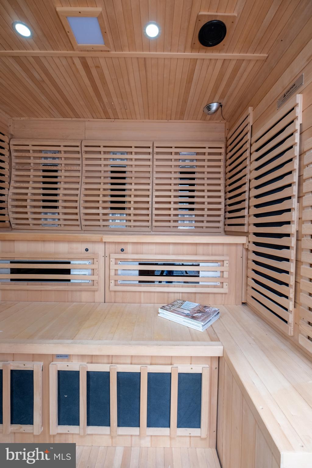 LOGAN SQUARE - Residential