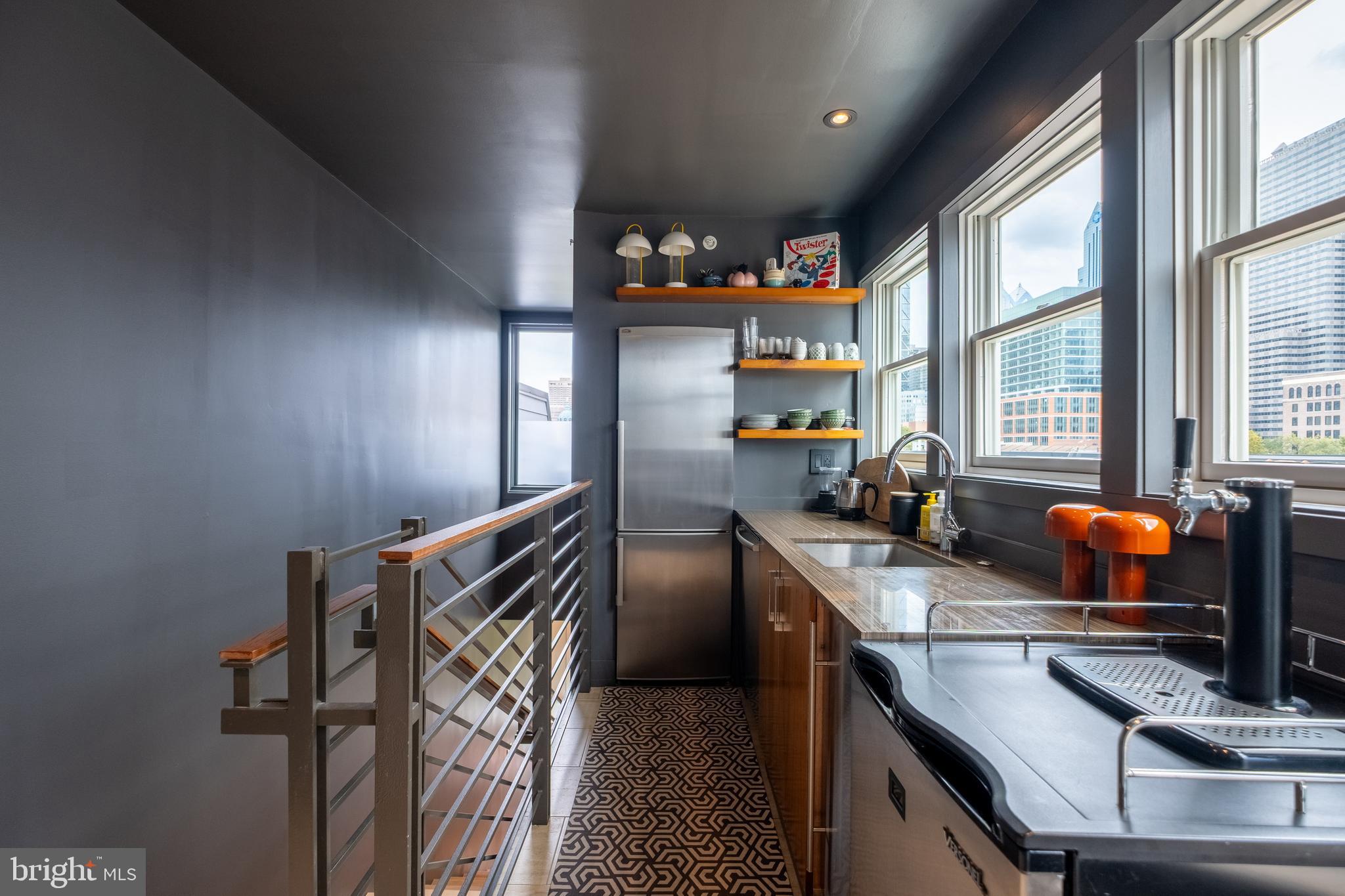 LOGAN SQUARE - Residential