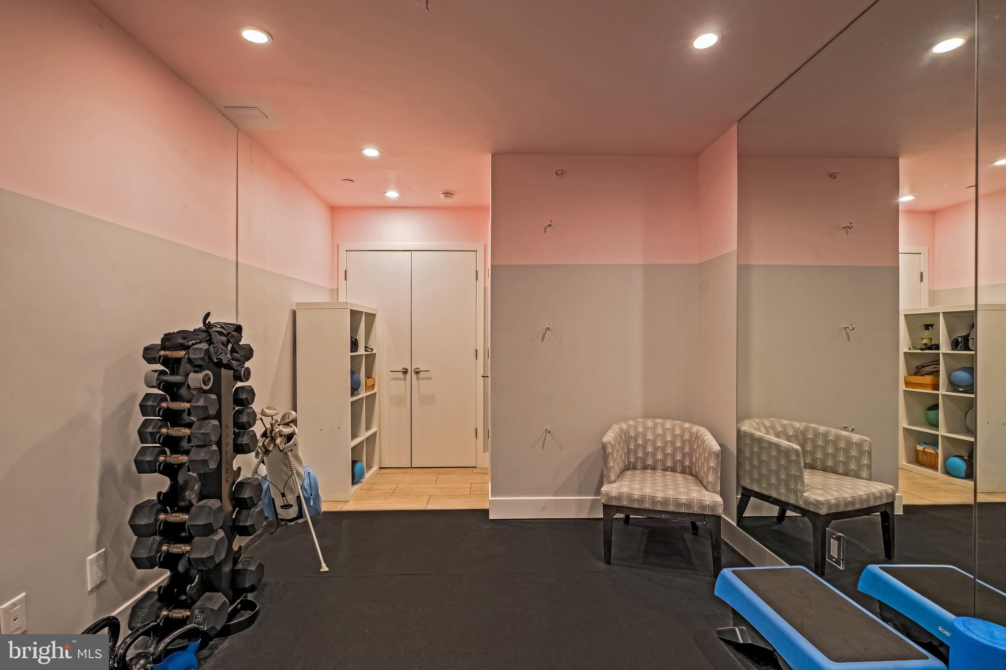 LOGAN SQUARE - Residential