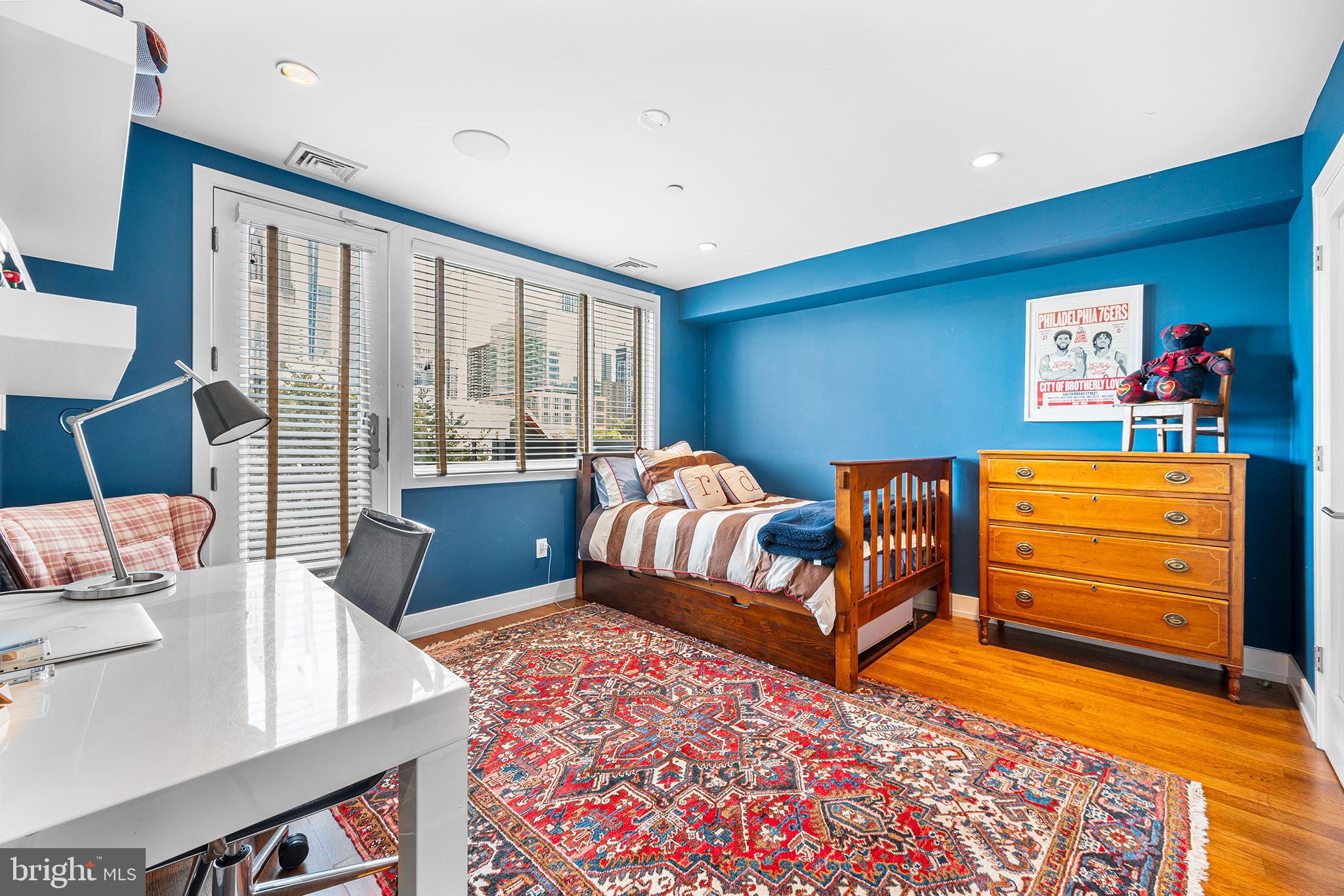 LOGAN SQUARE - Residential