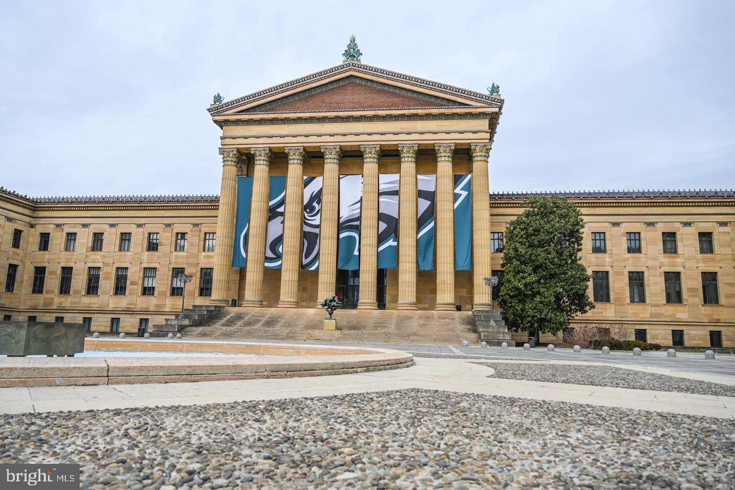 LOGAN SQUARE - Residential