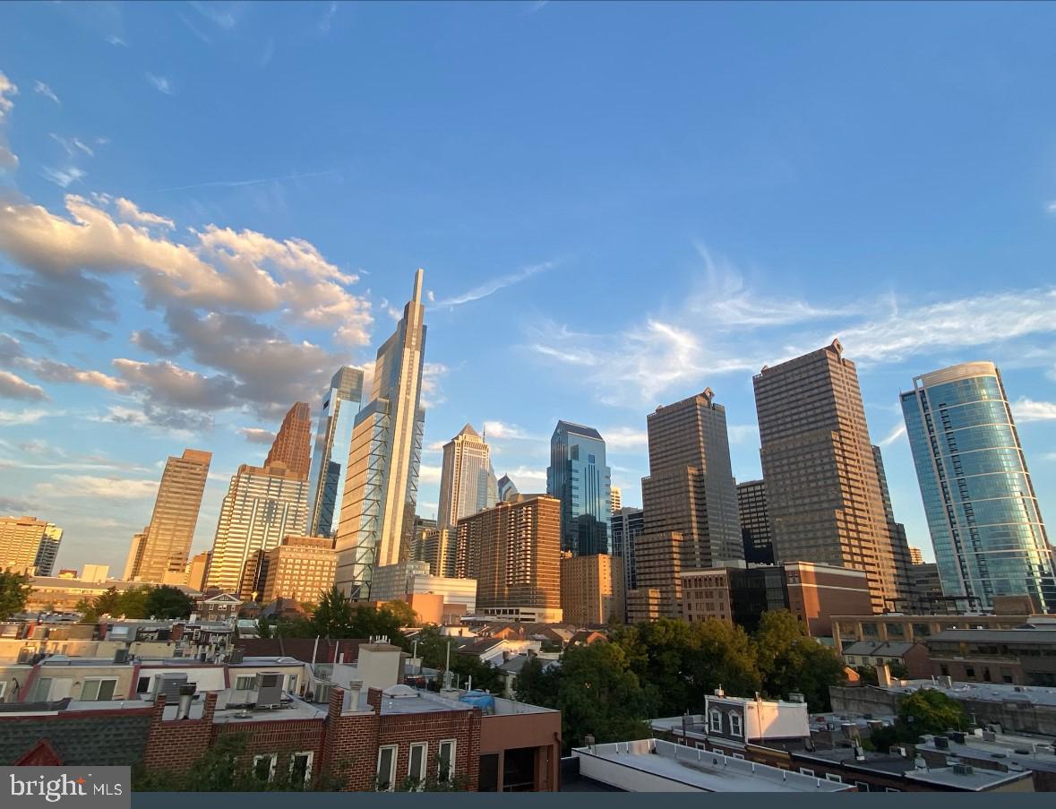 LOGAN SQUARE - Residential