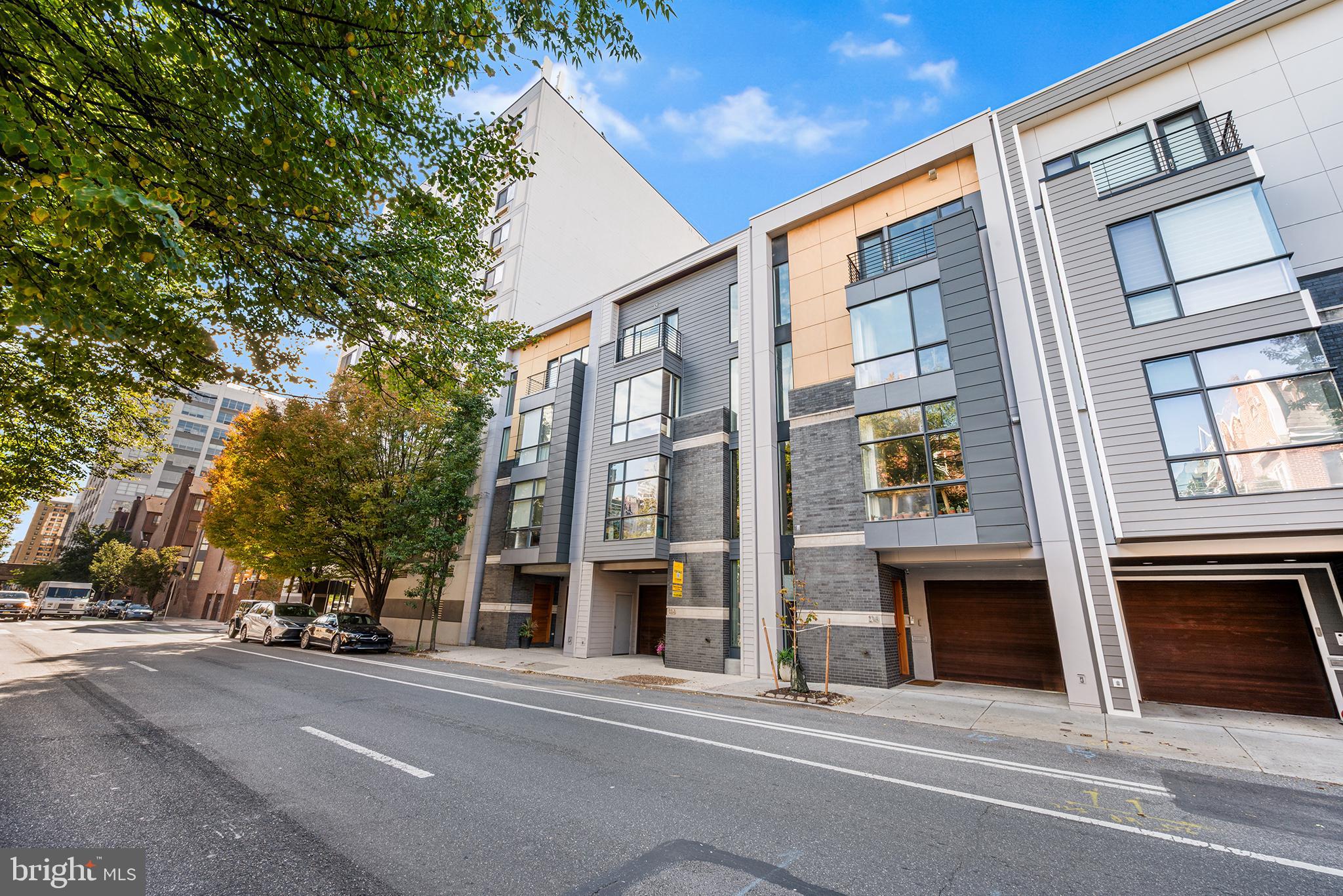 LOGAN SQUARE - Residential