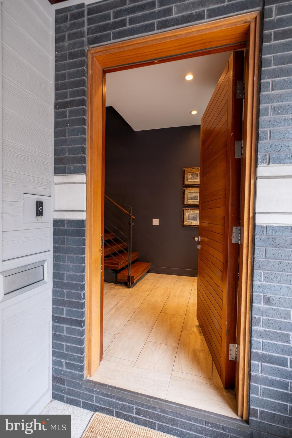 LOGAN SQUARE - Residential