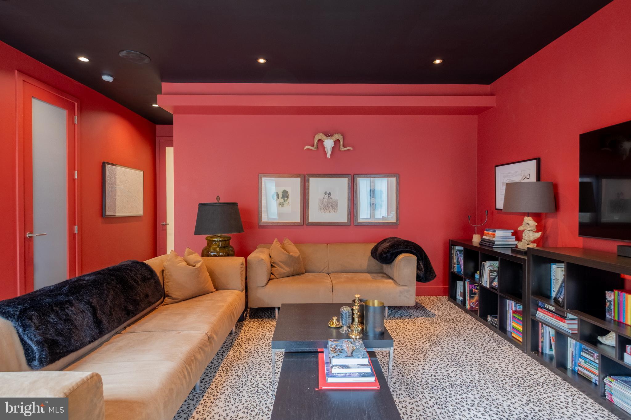 LOGAN SQUARE - Residential