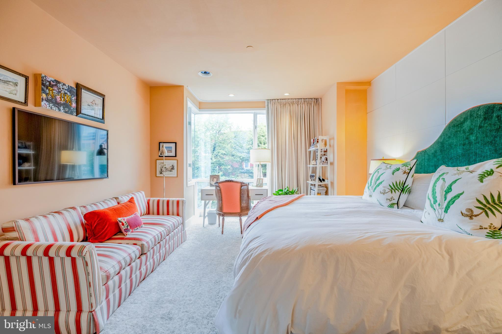 LOGAN SQUARE - Residential