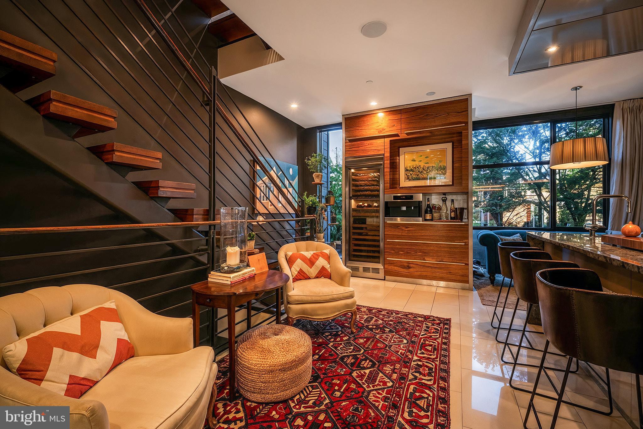 LOGAN SQUARE - Residential