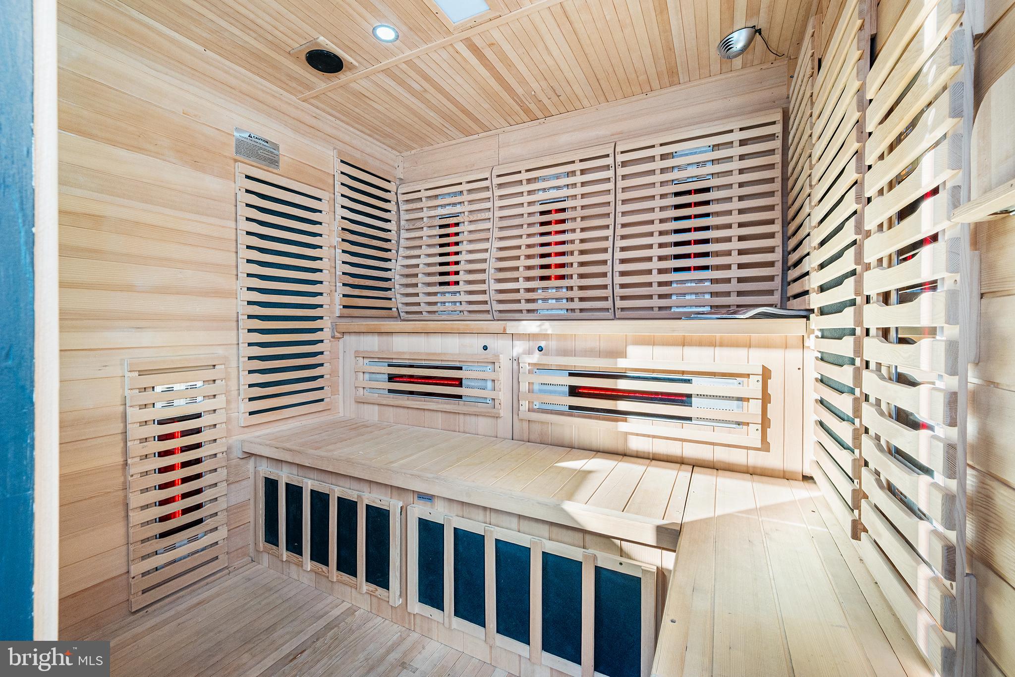 LOGAN SQUARE - Residential