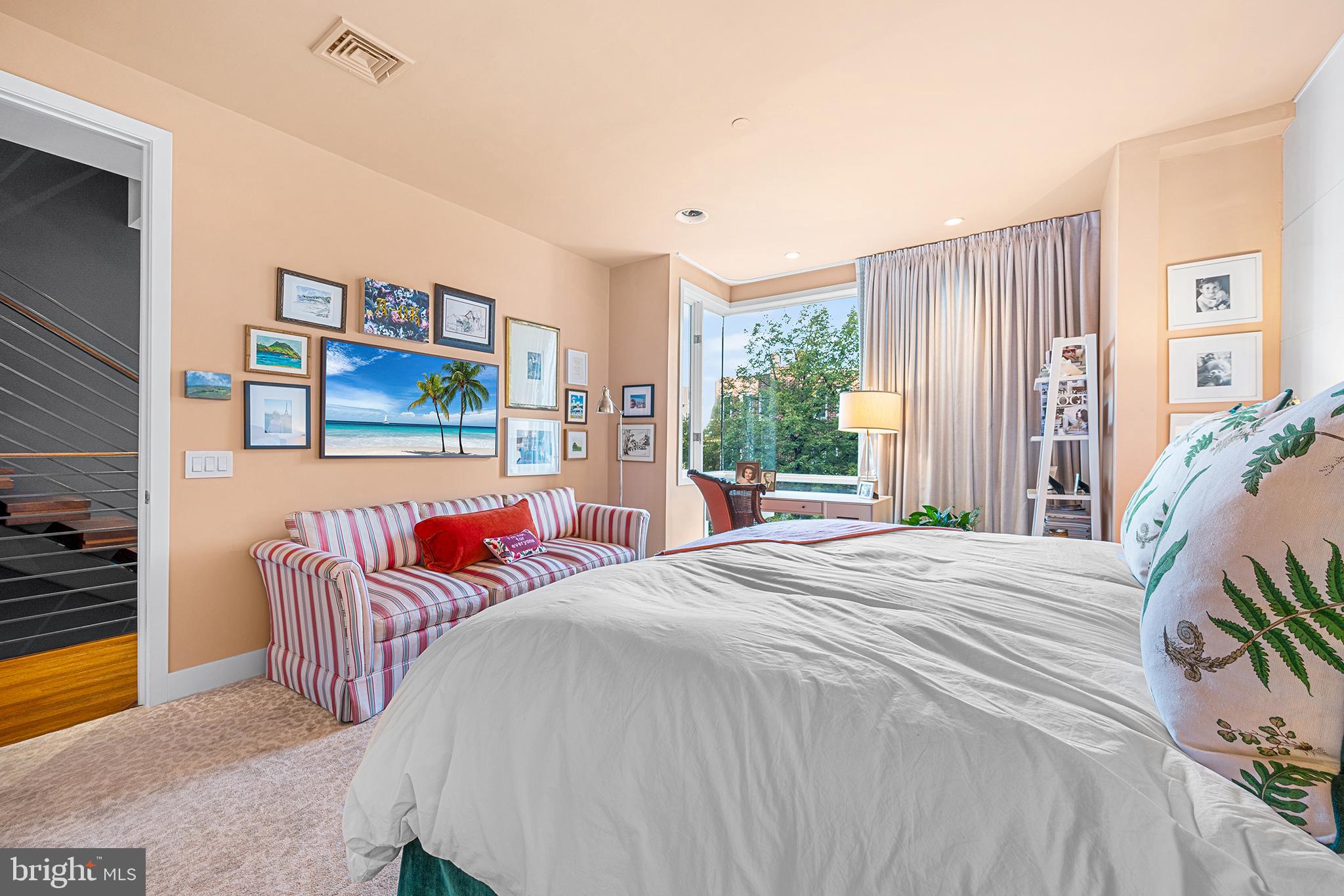 LOGAN SQUARE - Residential