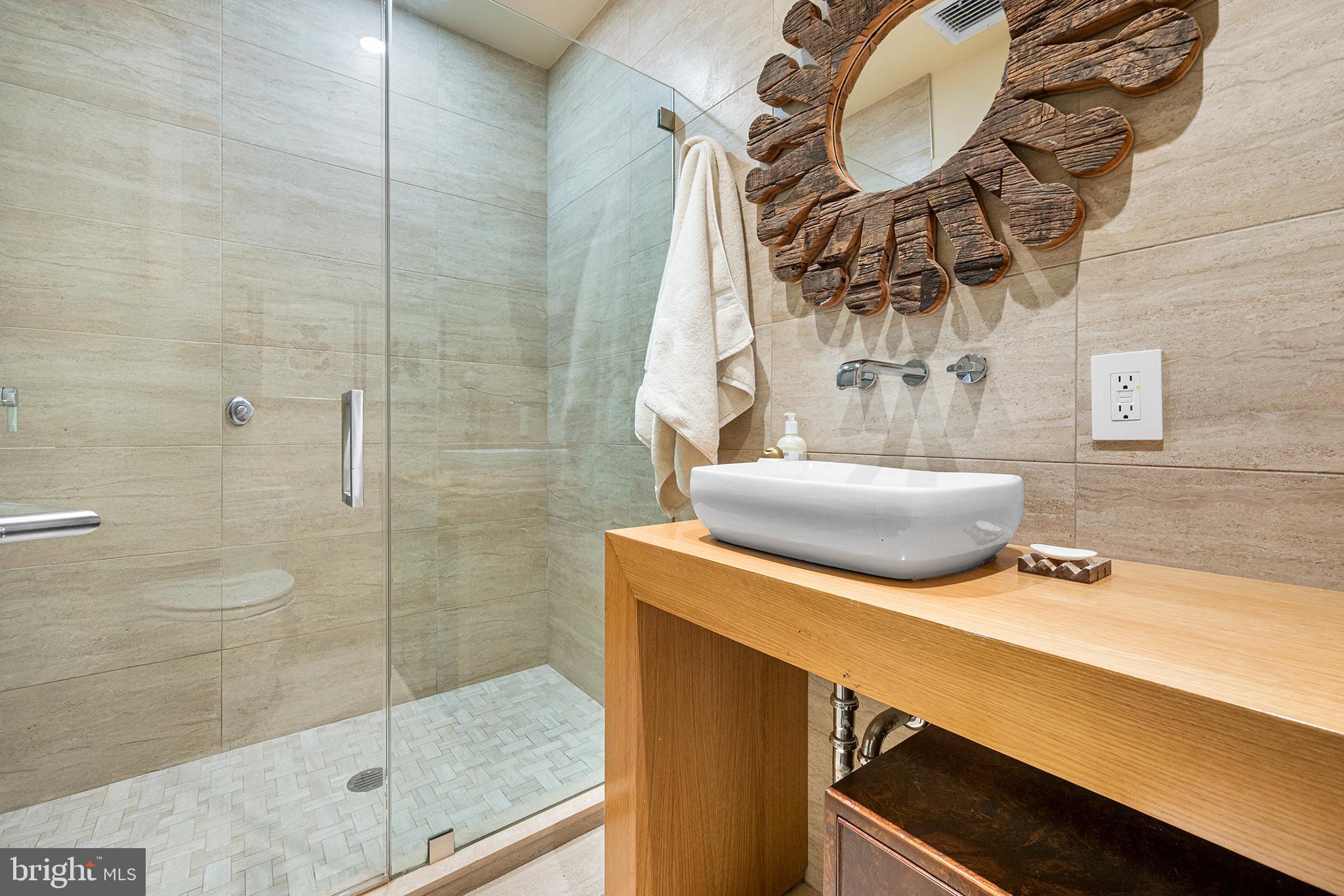 LOGAN SQUARE - Residential