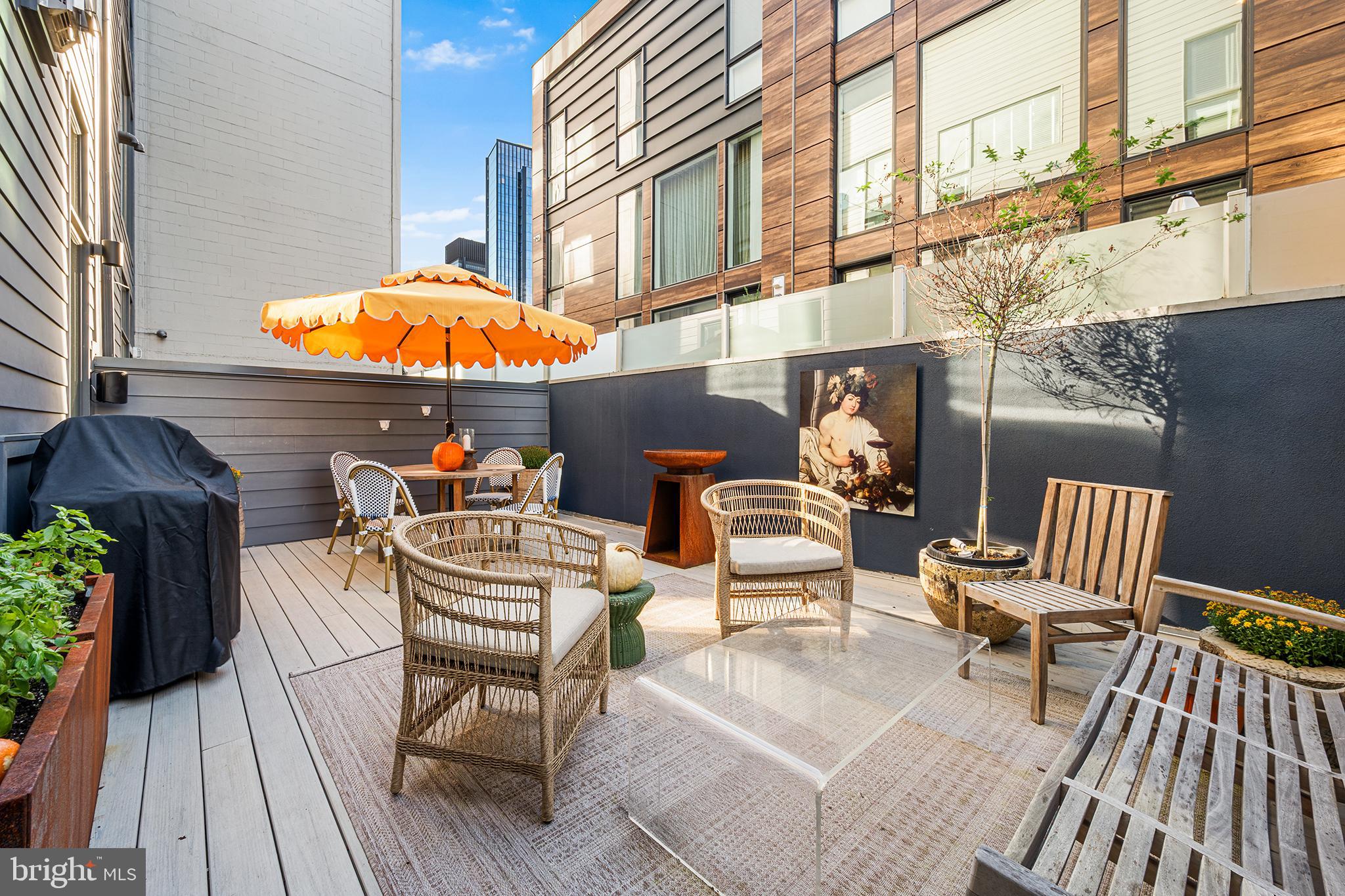 LOGAN SQUARE - Residential