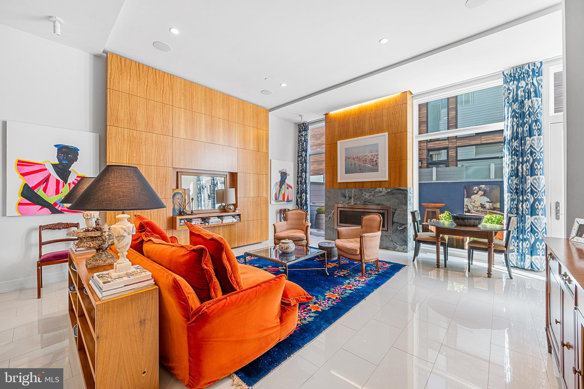 LOGAN SQUARE - Residential