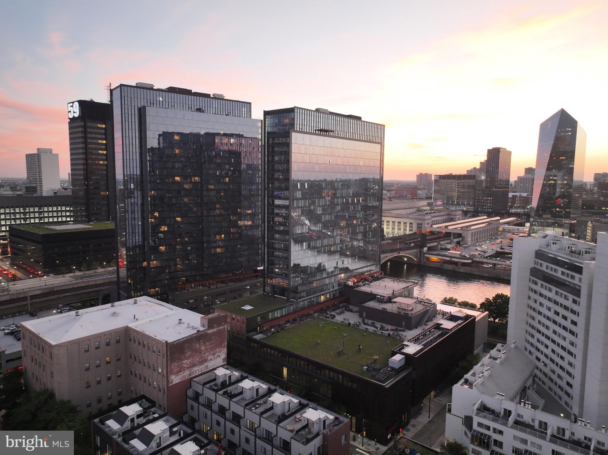 LOGAN SQUARE - Residential