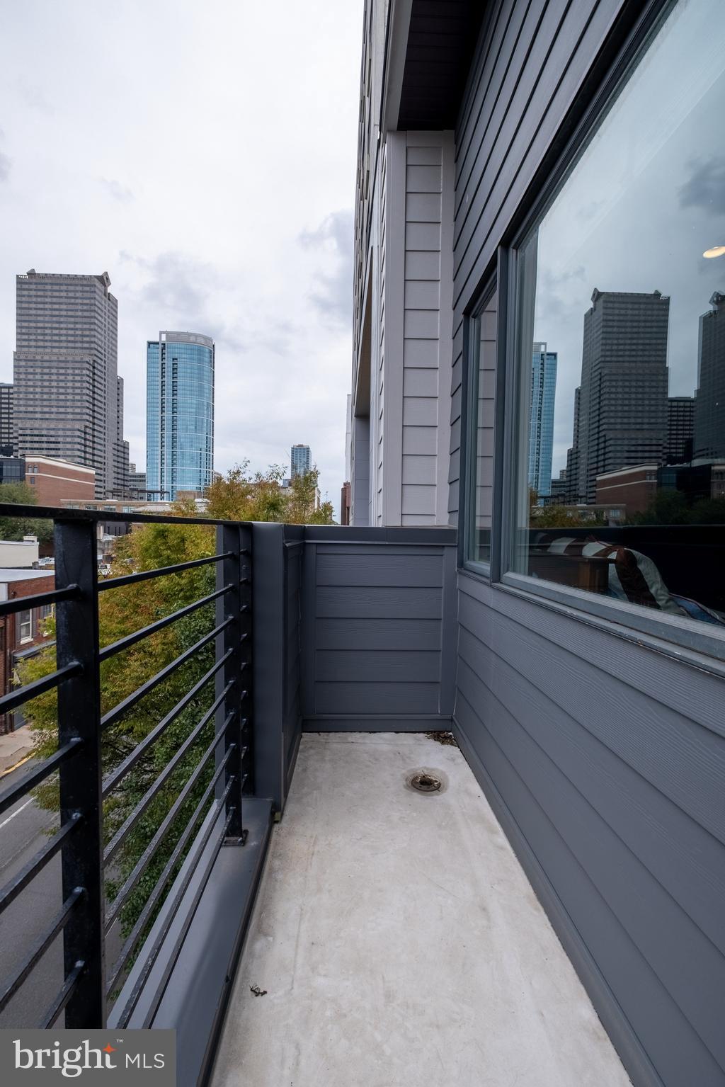 LOGAN SQUARE - Residential