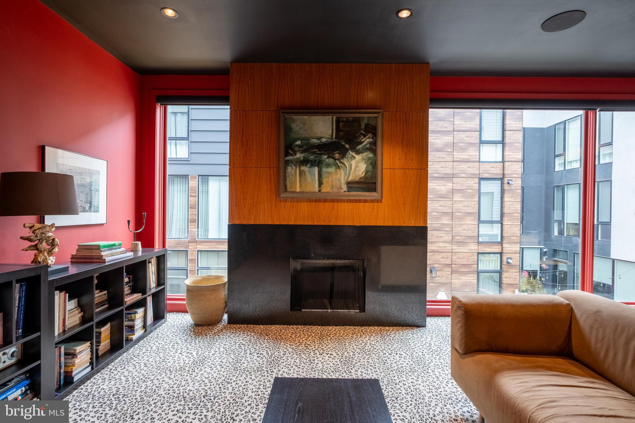 LOGAN SQUARE - Residential