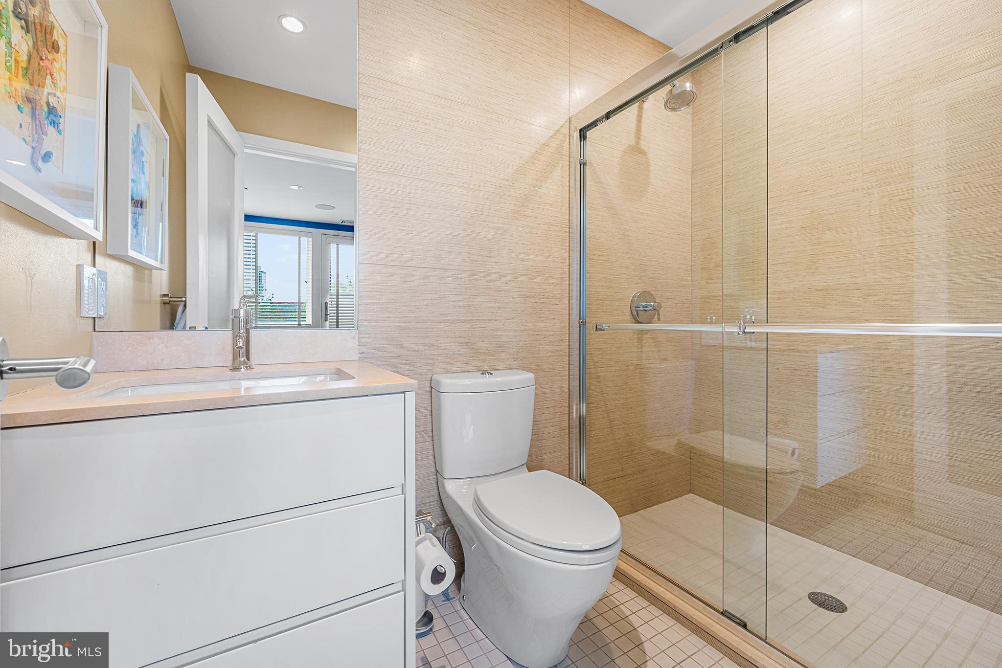 LOGAN SQUARE - Residential