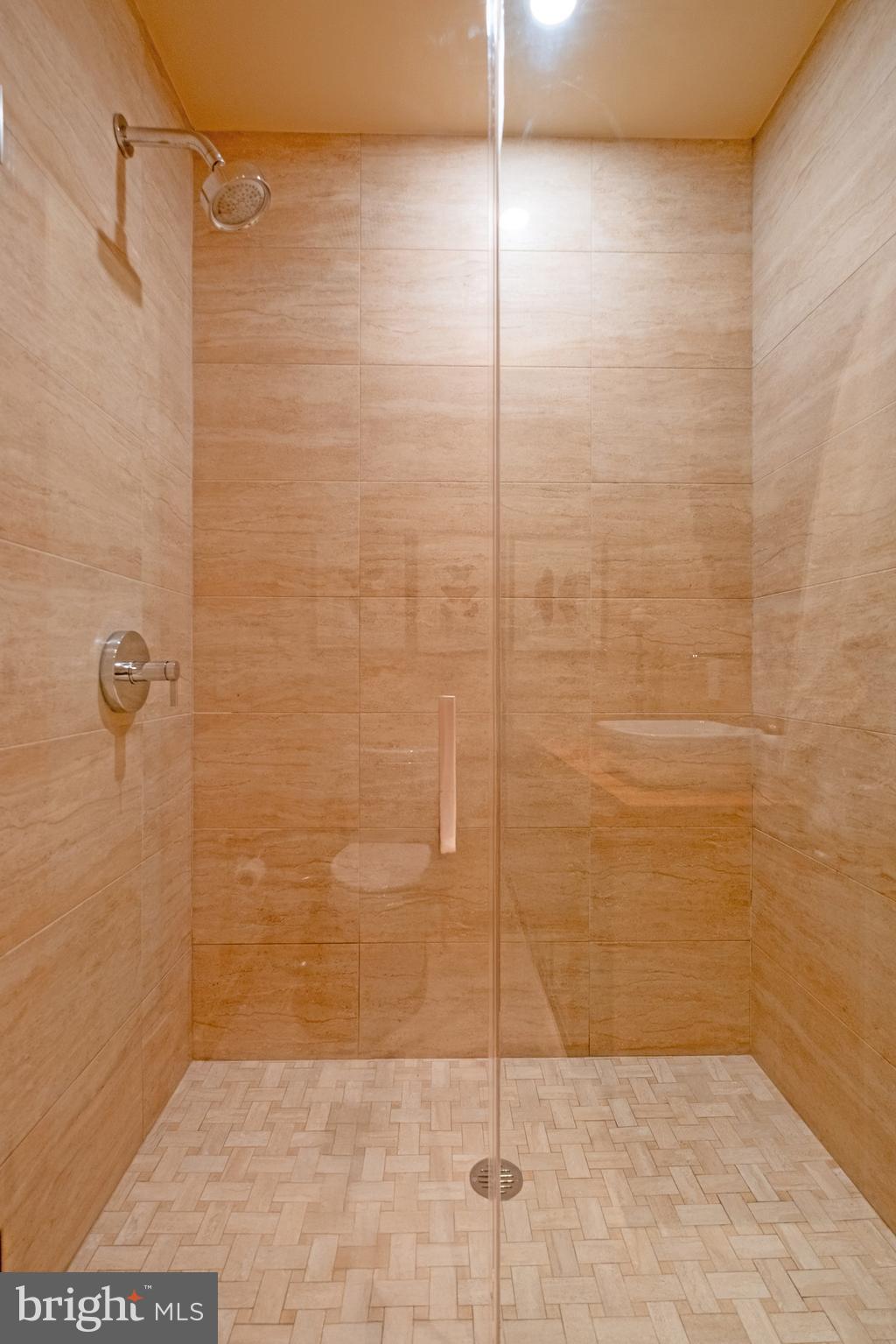 LOGAN SQUARE - Residential