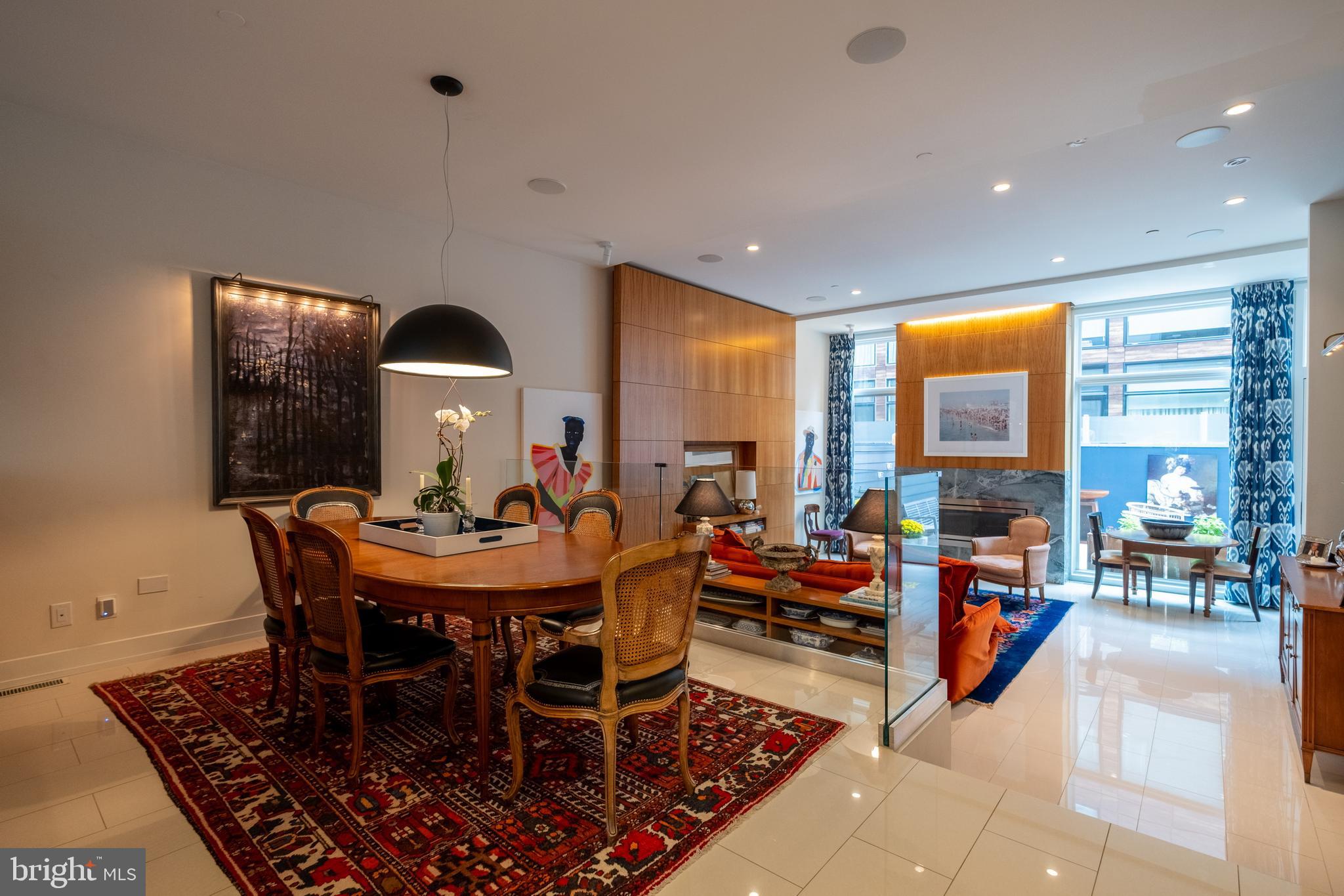 LOGAN SQUARE - Residential