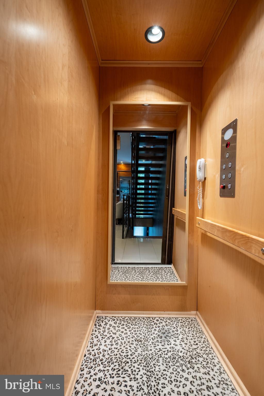 LOGAN SQUARE - Residential